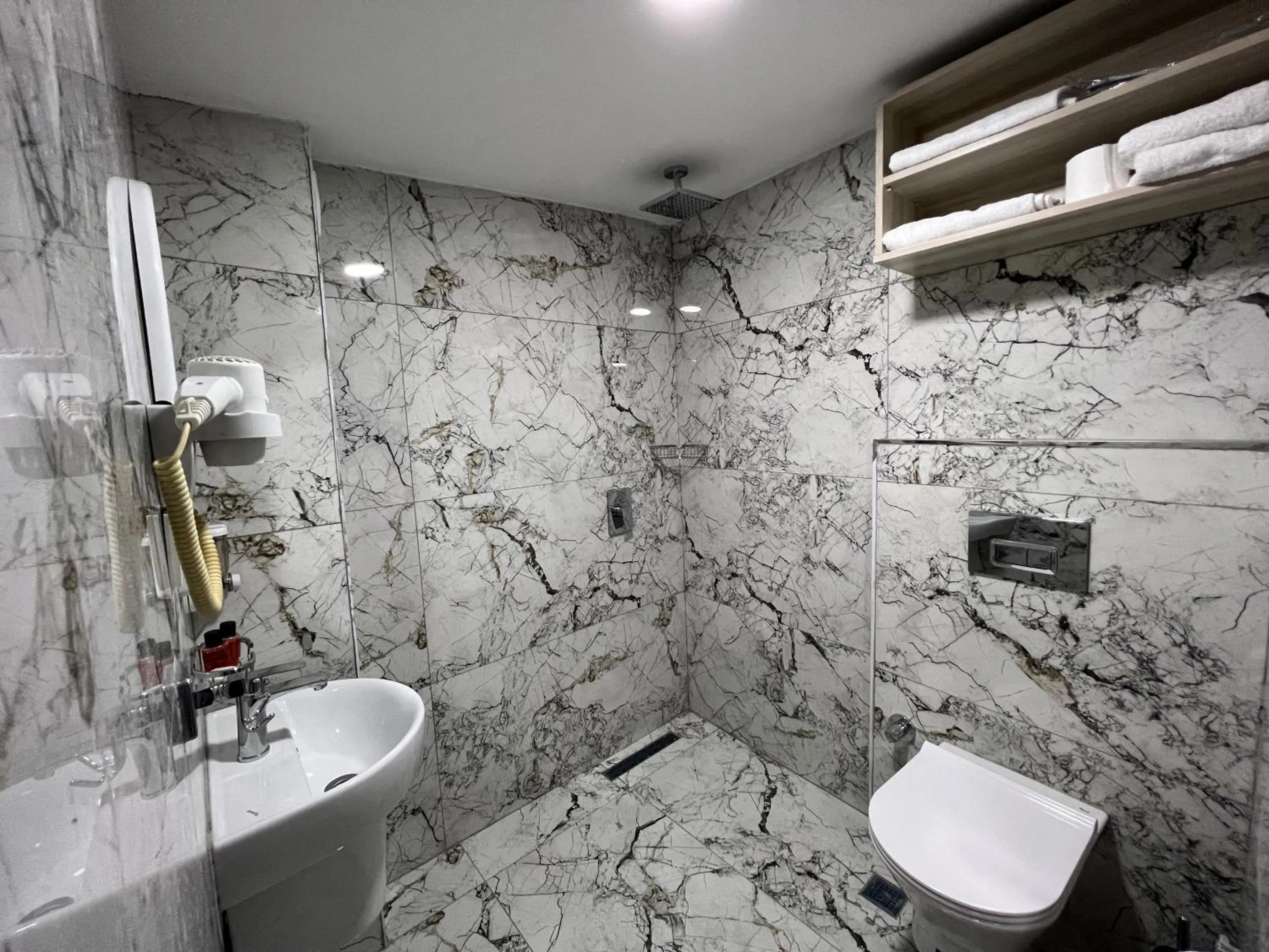 Toilet in Hotel Prima