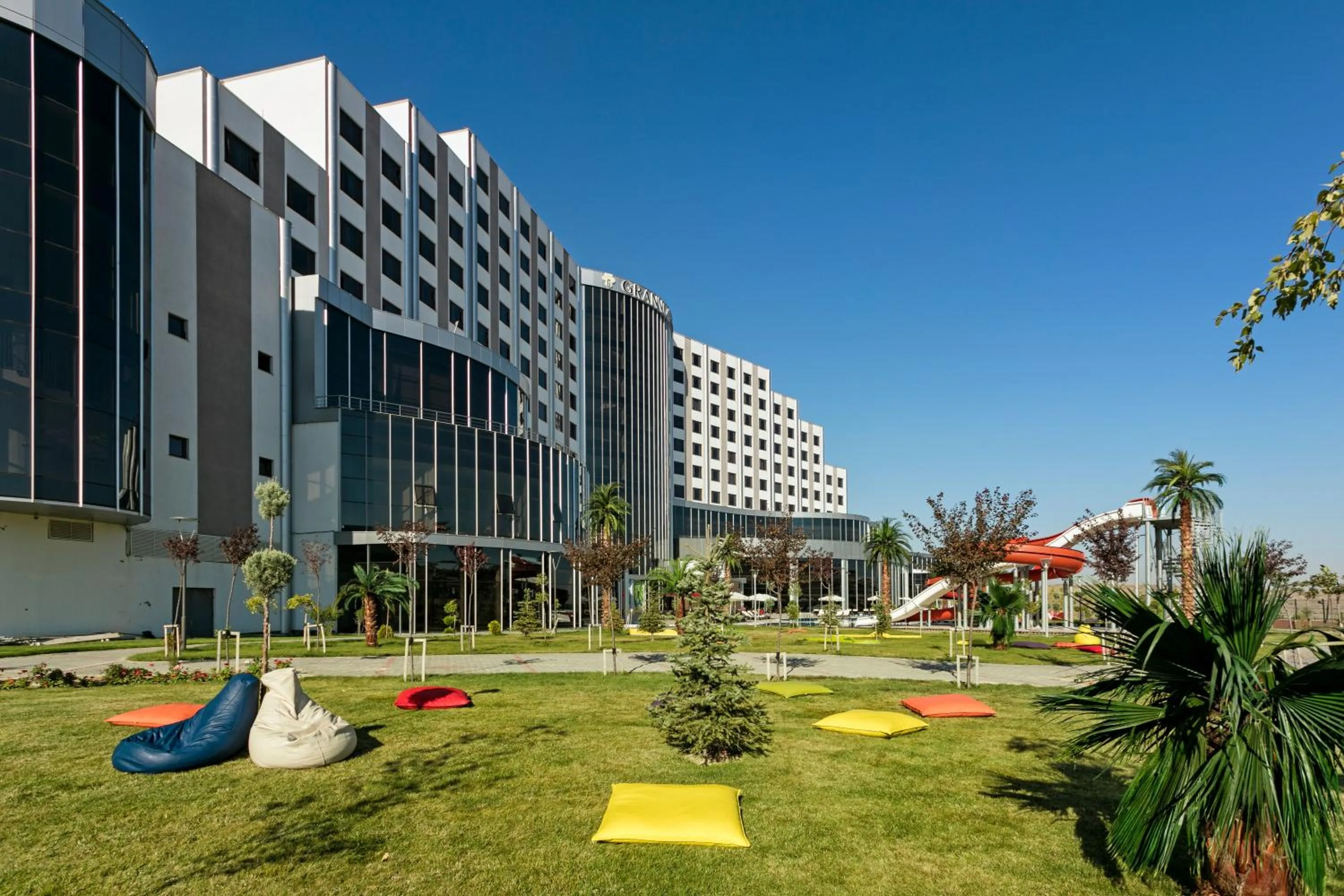 Garden in Grannos Thermal Hotel & Convention Center