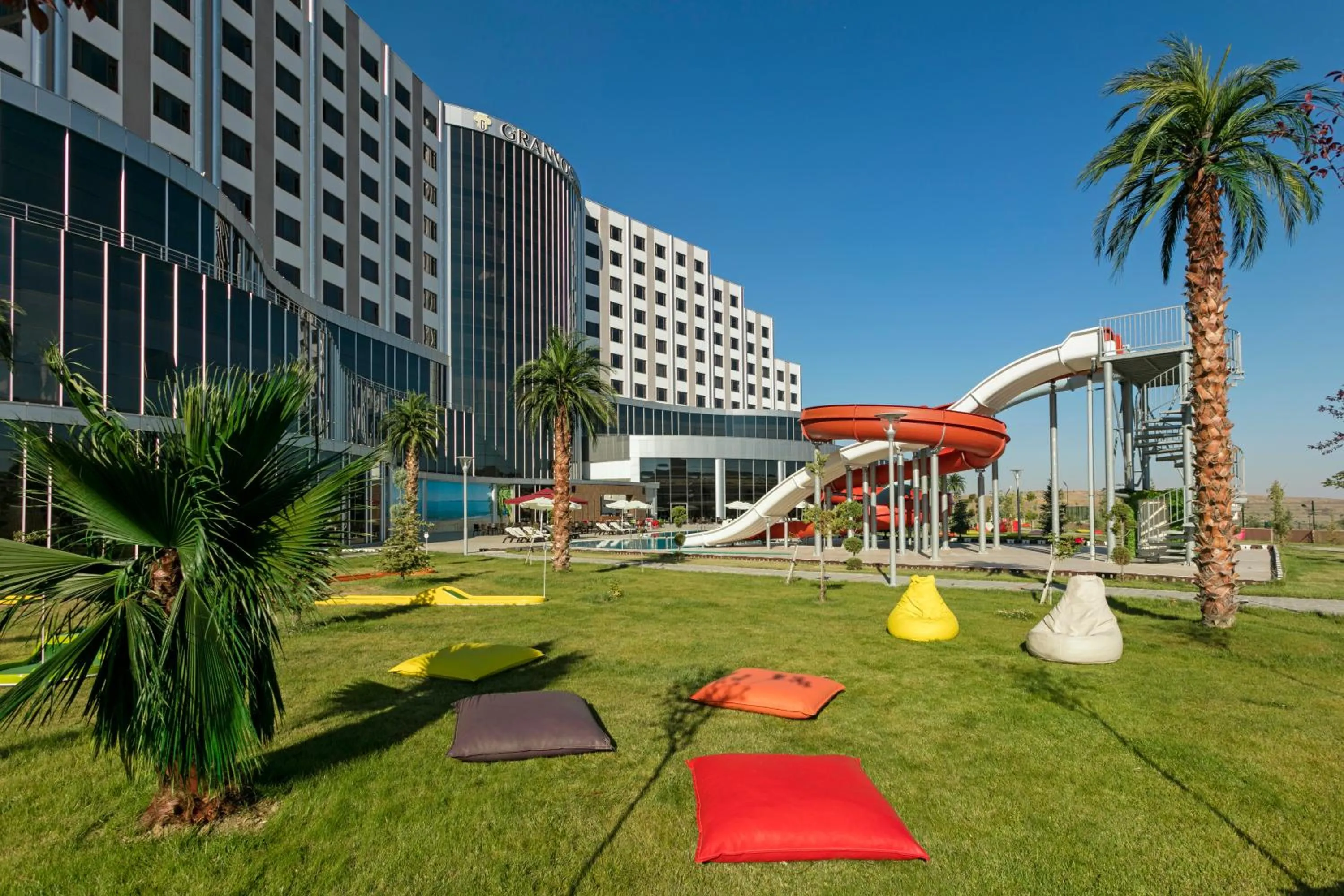 Garden in Grannos Thermal Hotel & Convention Center