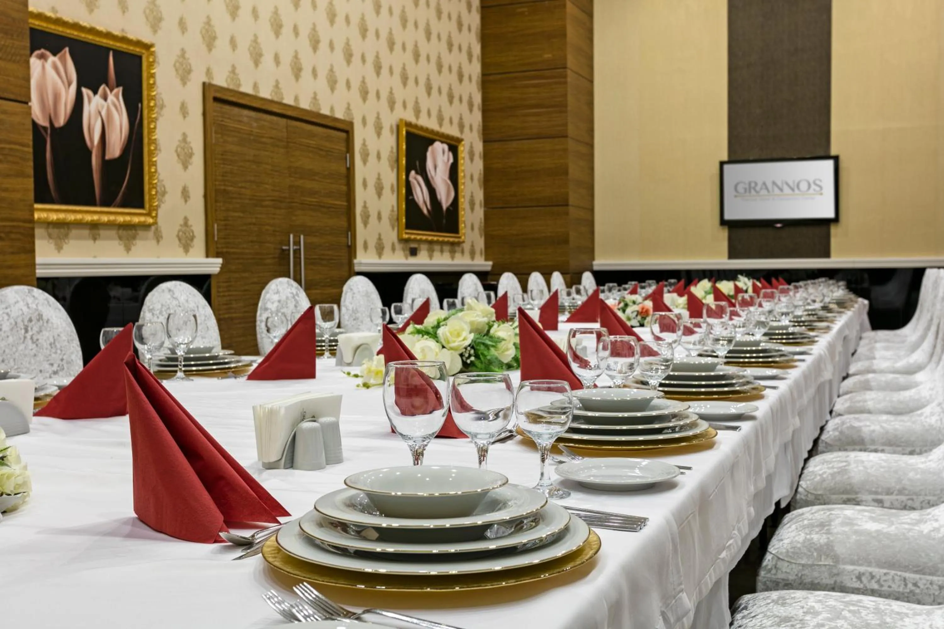Restaurant/places to eat in Grannos Thermal Hotel & Convention Center
