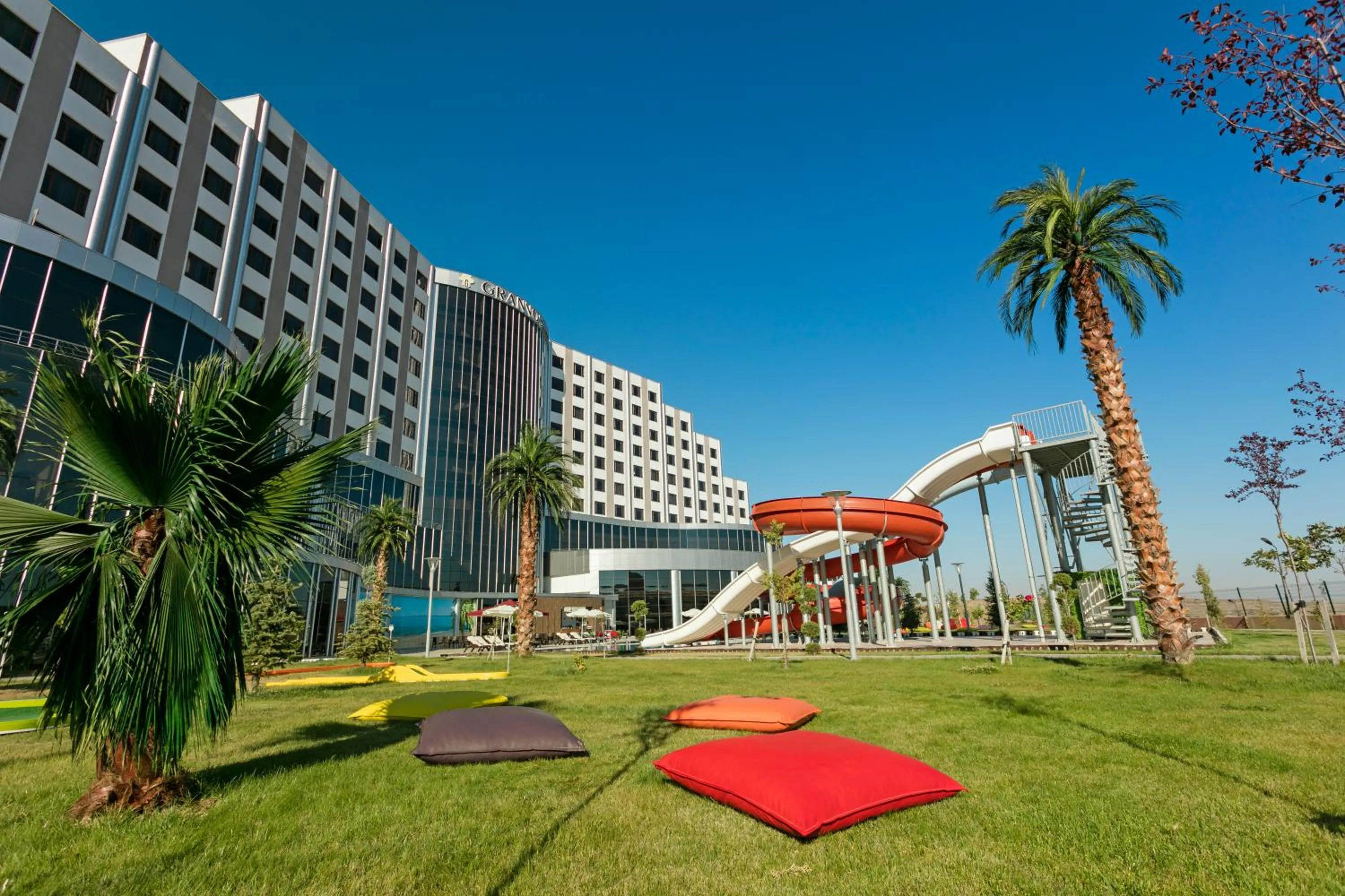 Garden in Grannos Thermal Hotel & Convention Center