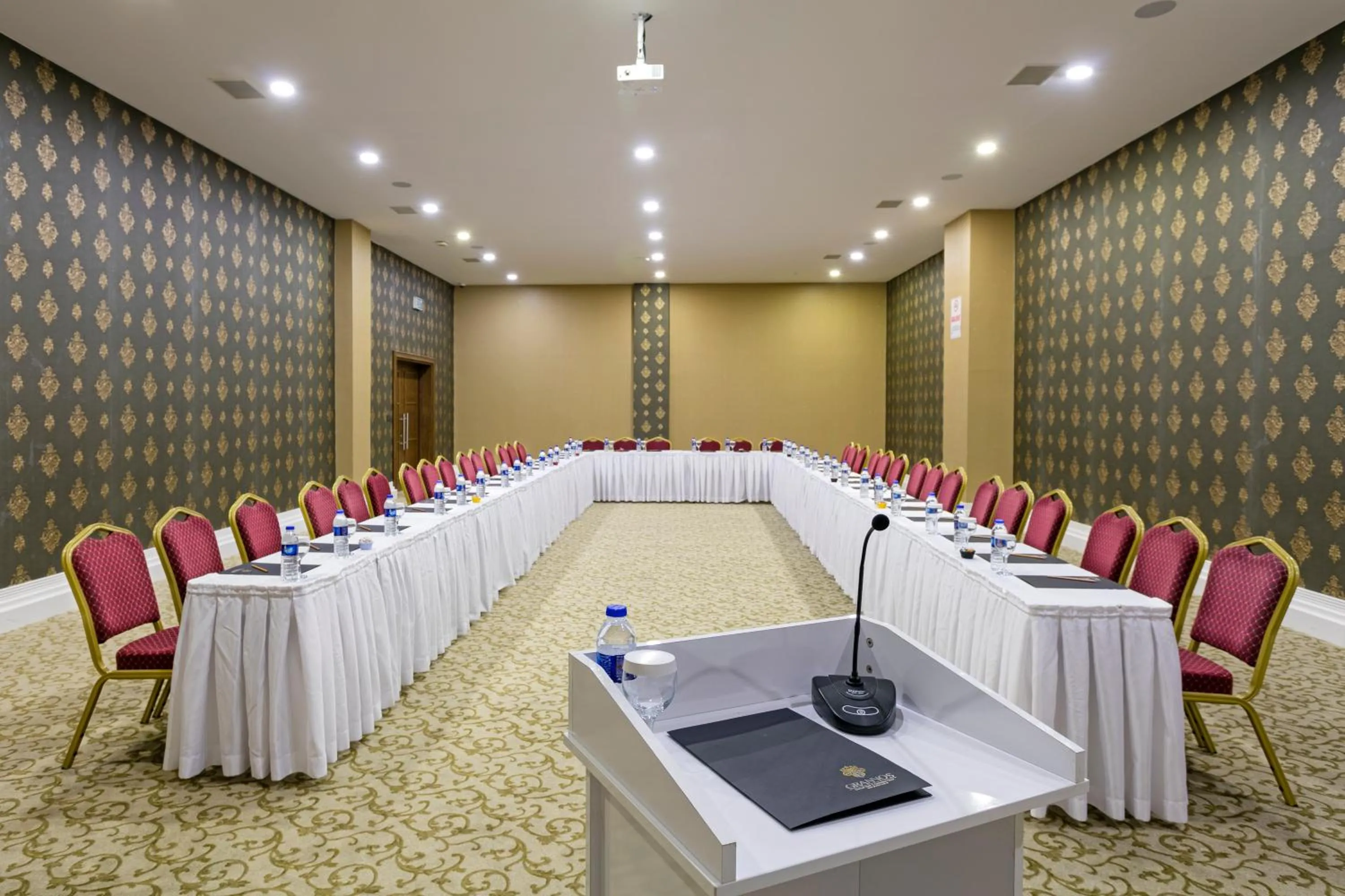 Business facilities in Grannos Thermal Hotel & Convention Center