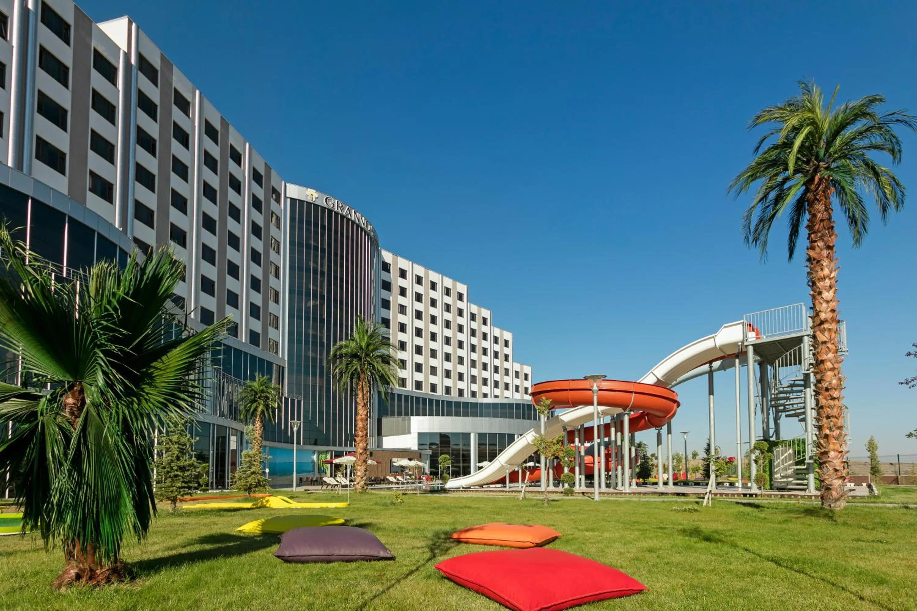 Garden in Grannos Thermal Hotel & Convention Center