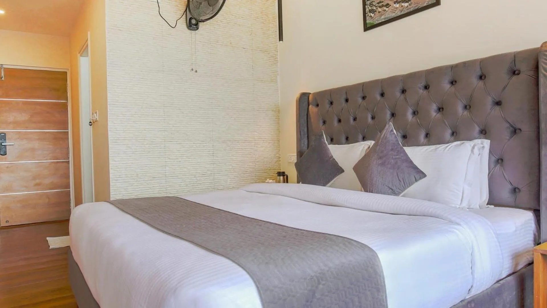 Photo of the whole room in Aangan Premium Simla