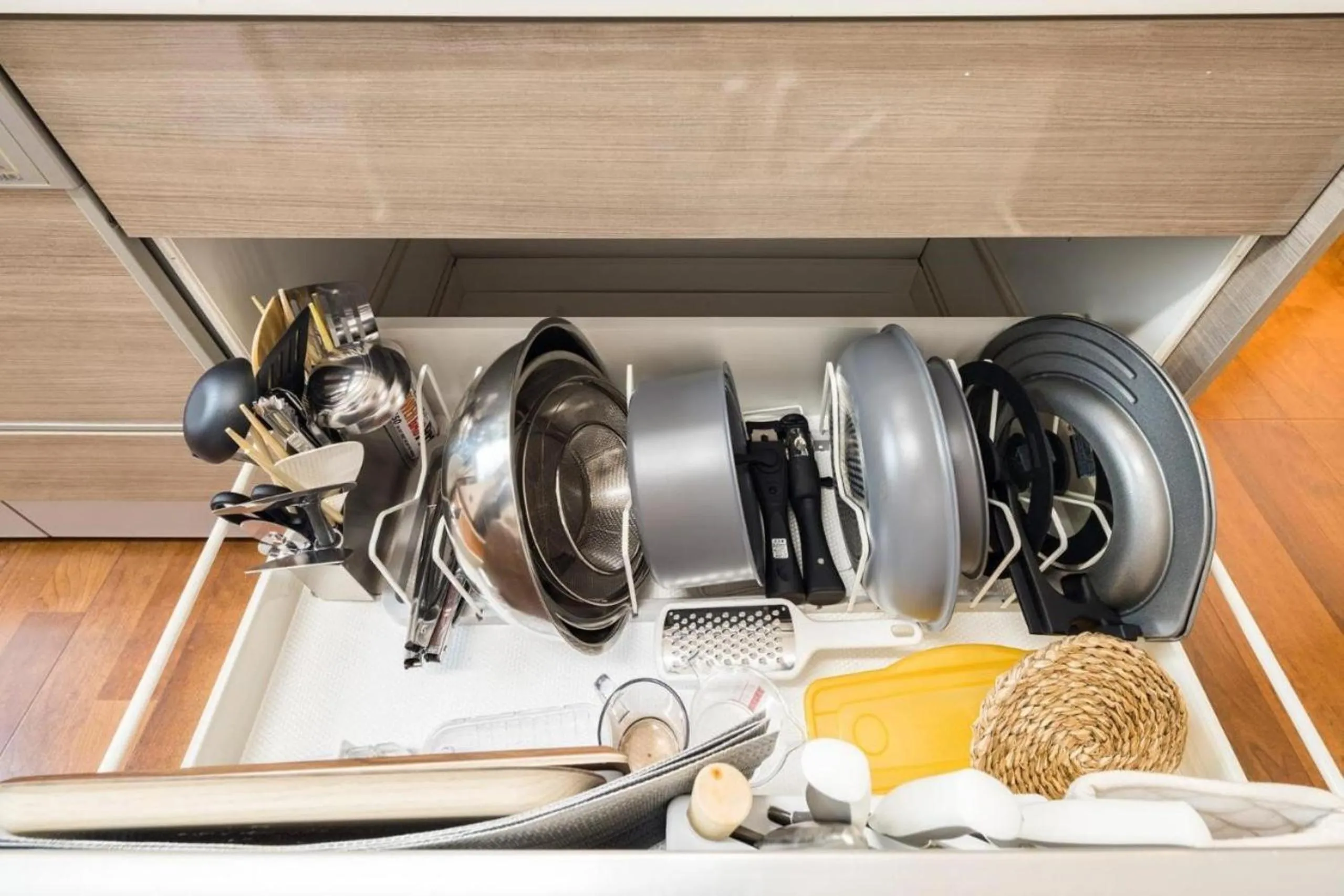 kitchen in Oceanfront Villa Hale Kahakai プライベートサウナ