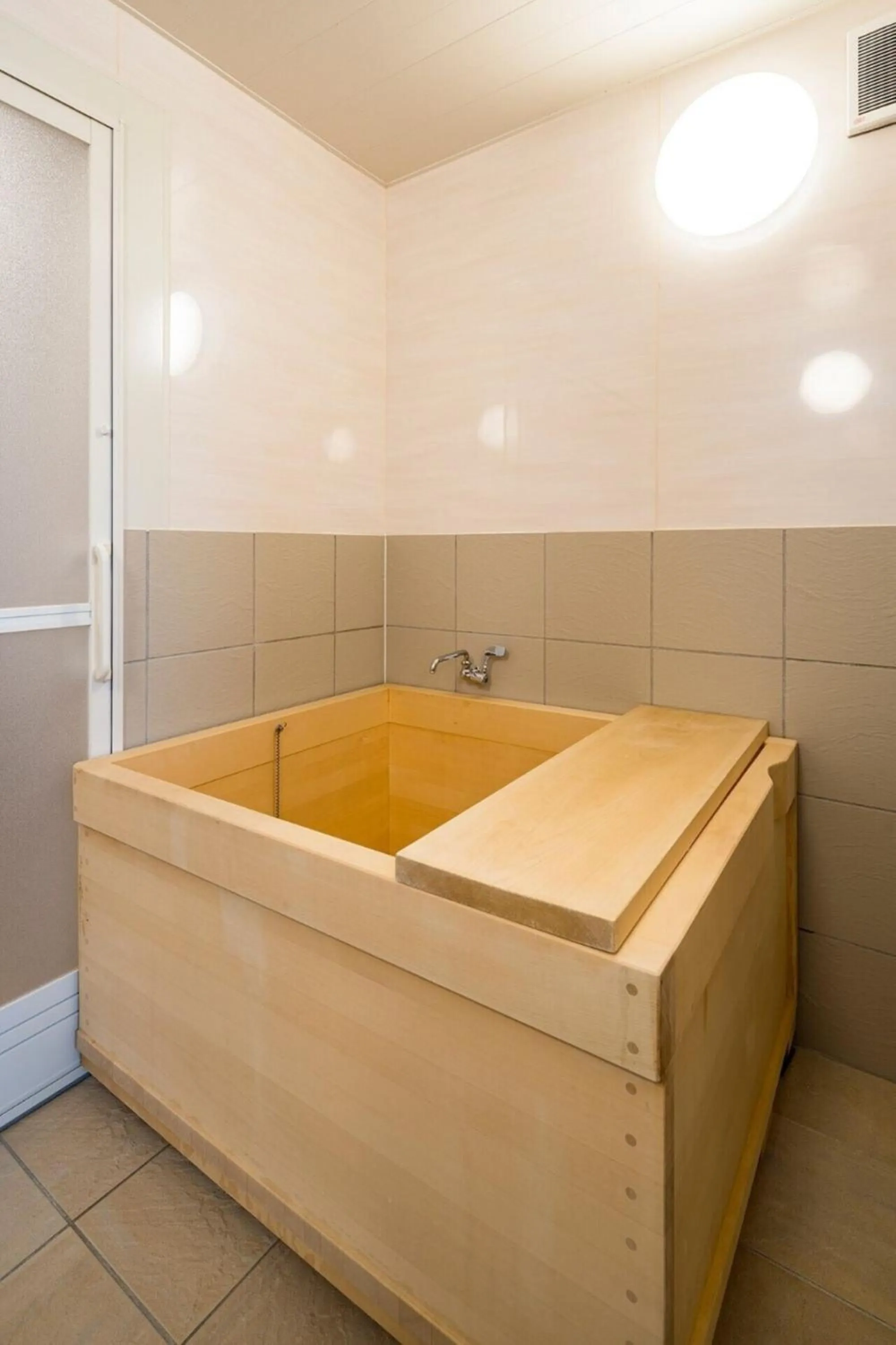 Bathroom in Oceanfront Villa Hale Kahakai プライベートサウナ