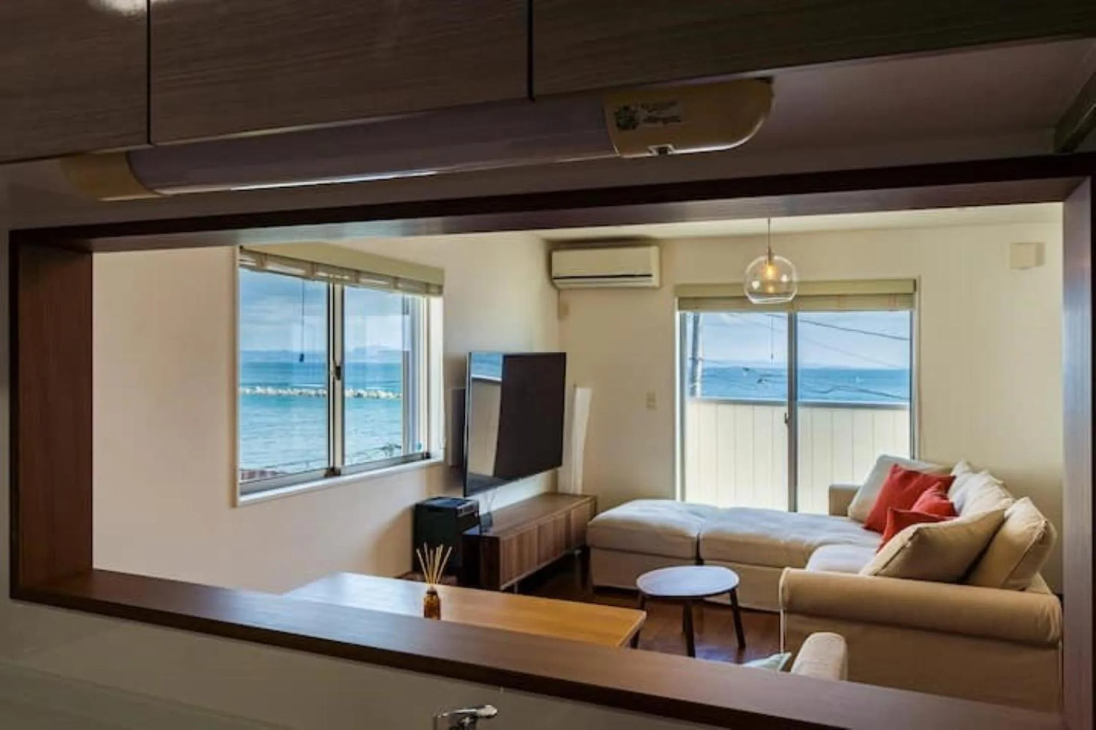 TV and multimedia in Oceanfront Villa Hale Kahakai プライベートサウナ