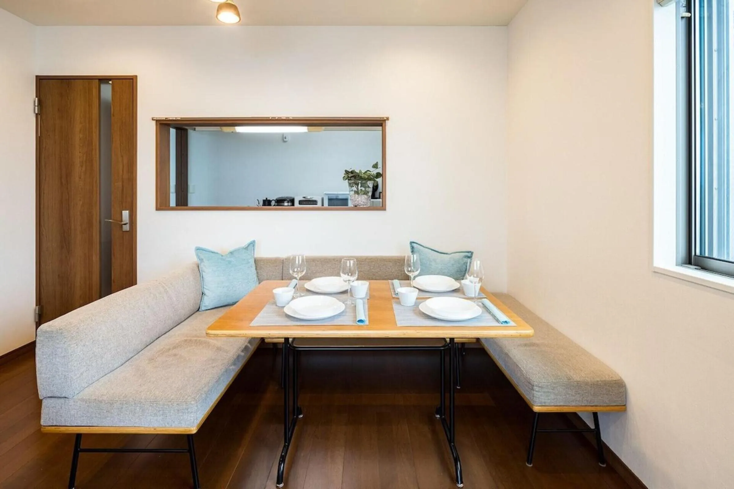 Dining area in Oceanfront Villa Hale Kahakai プライベートサウナ