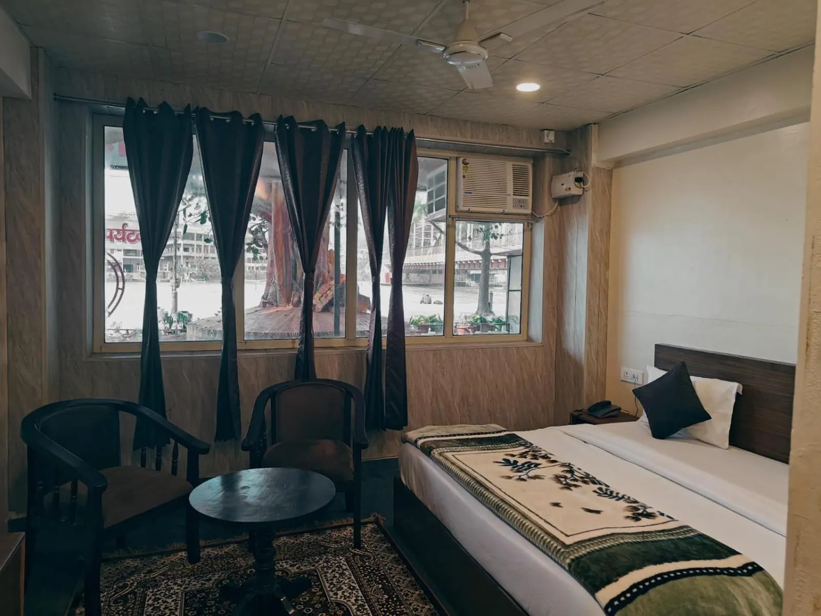 Bed in Ganga Savera - On Ganga Ghat