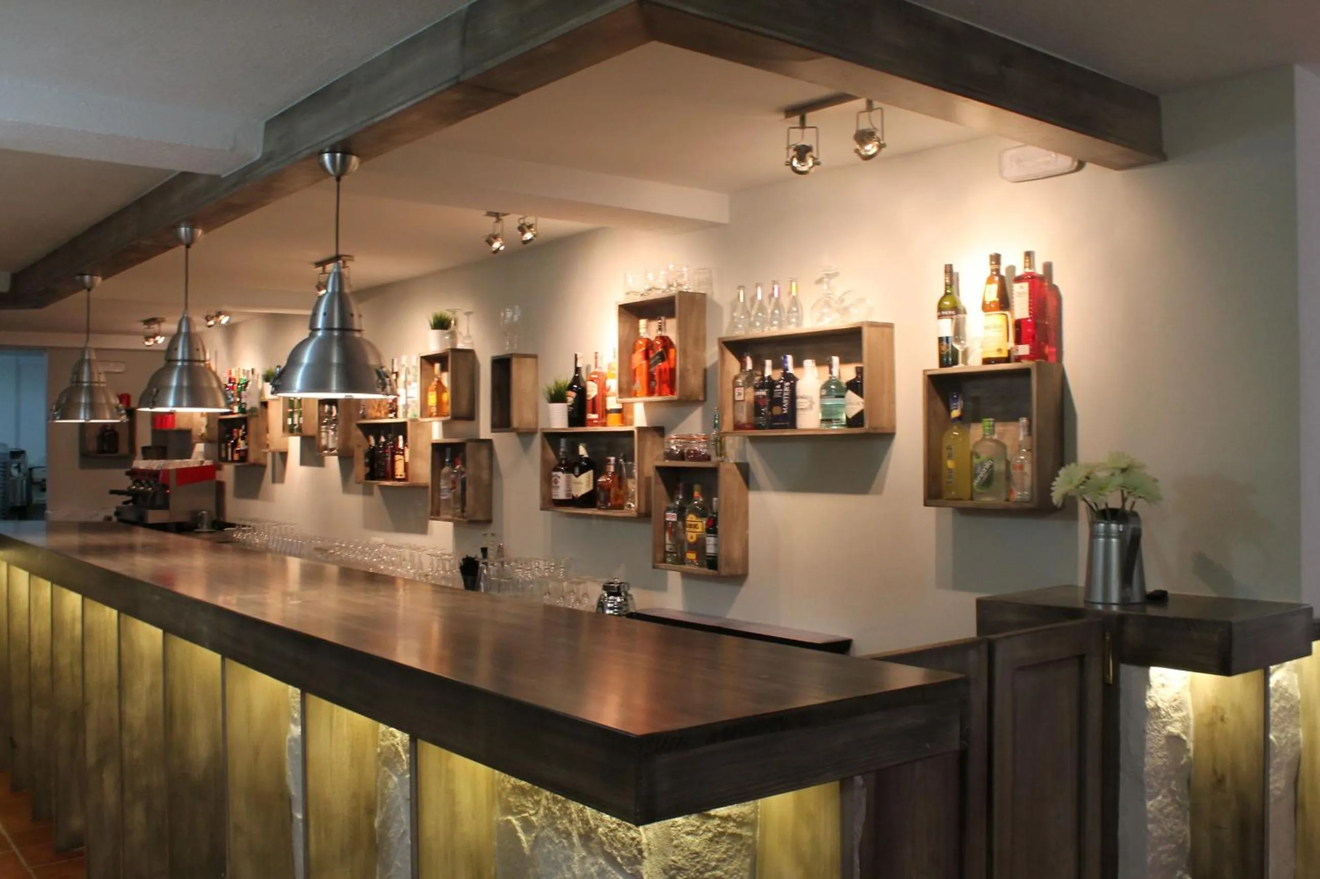 Restaurant/places to eat in Ona el Marqués