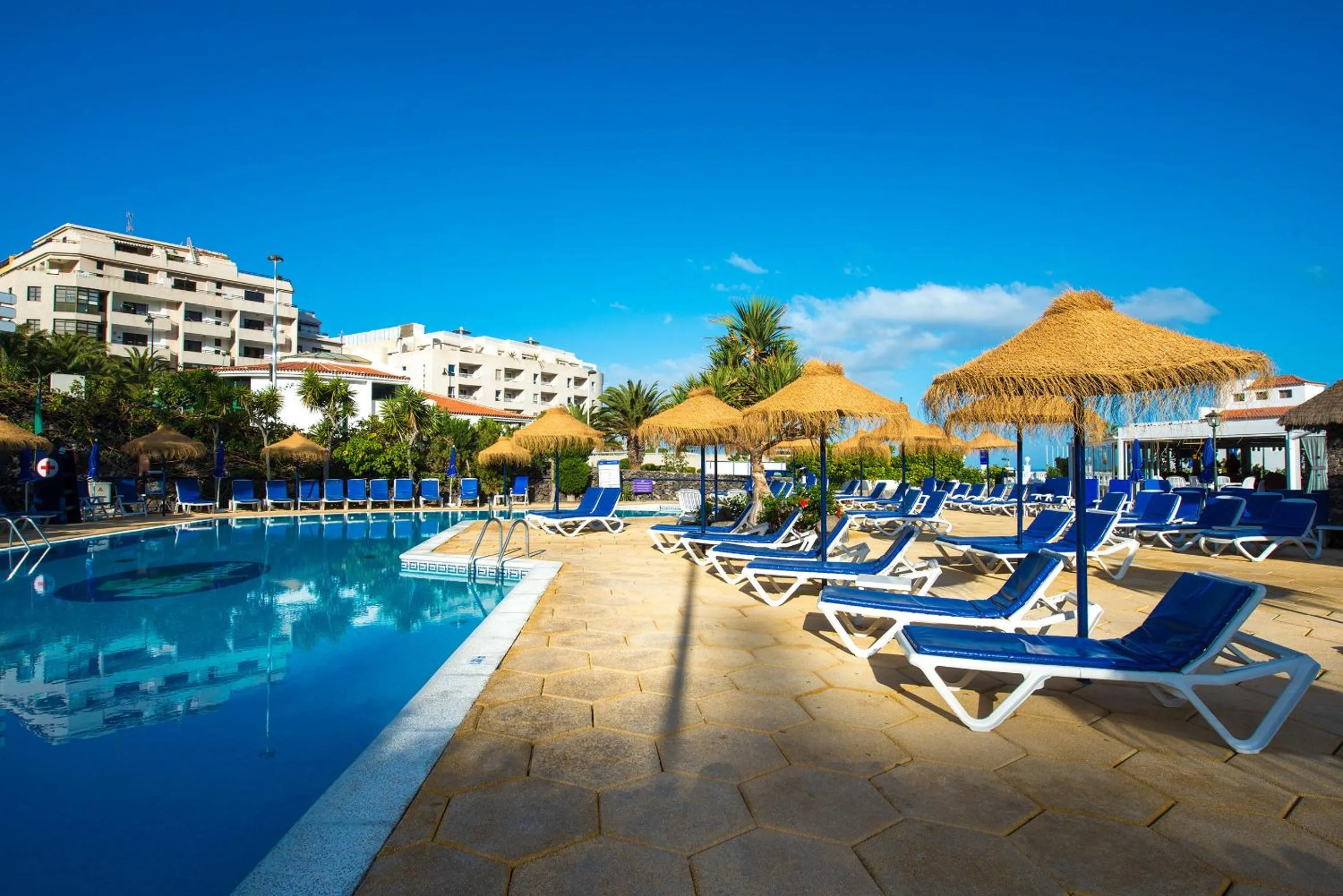 Swimming pool in Ona el Marqués