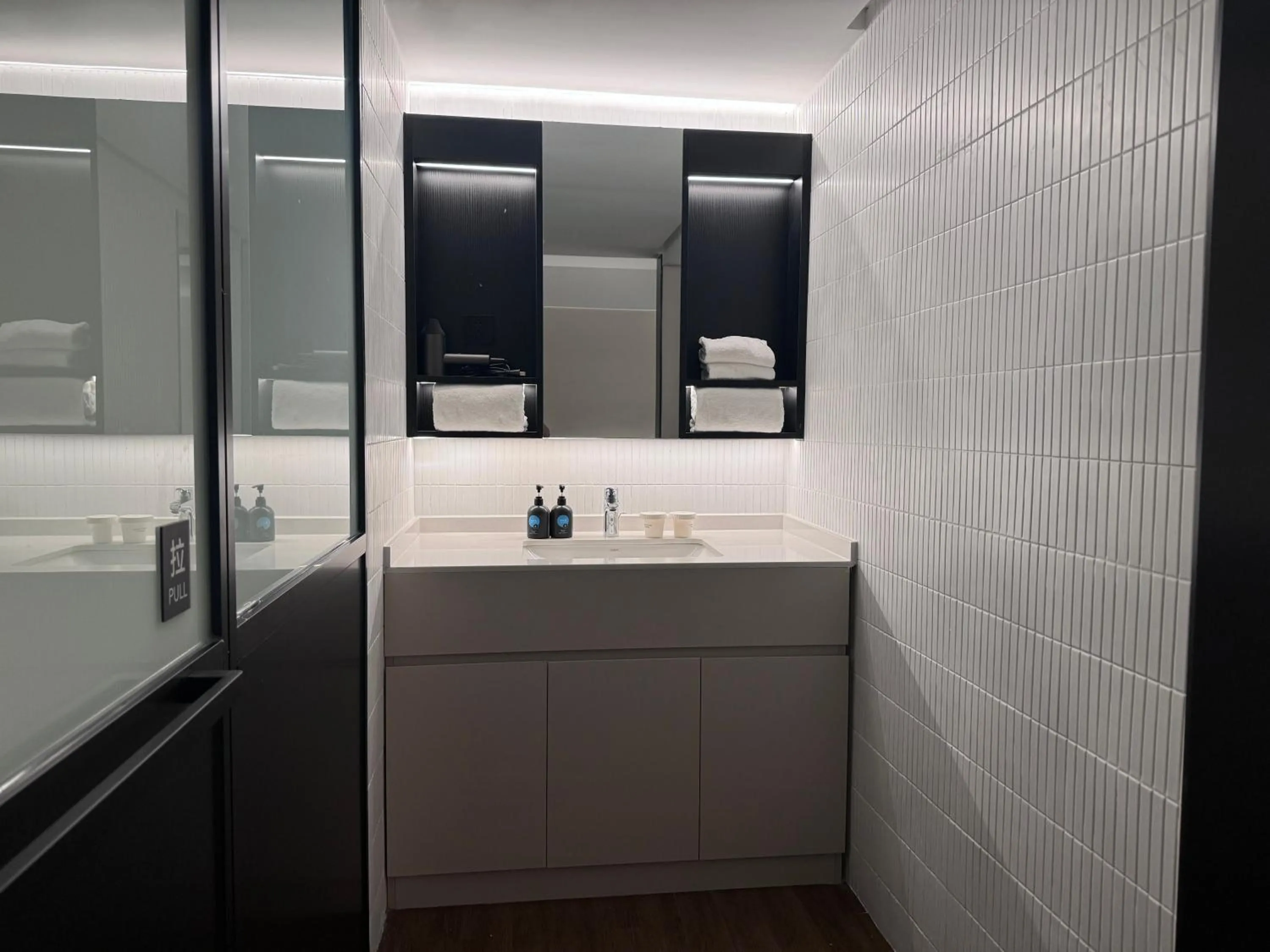 Bathroom in Suisse Place Beijing Jinsong Subway Station