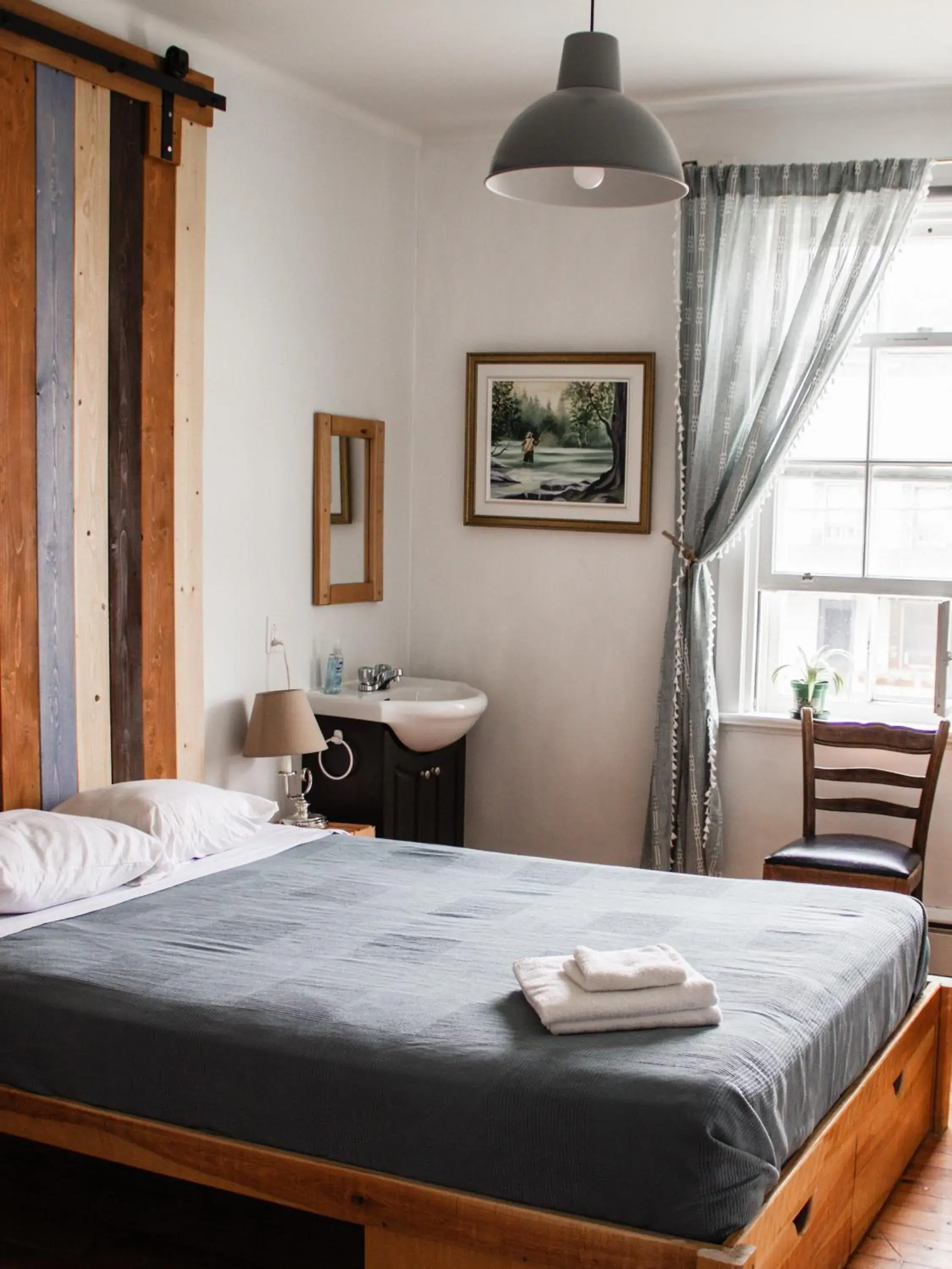 Queen Room with Shared Bathroom in La Secousse Queen Room with Shared Bathroom in La Secousse