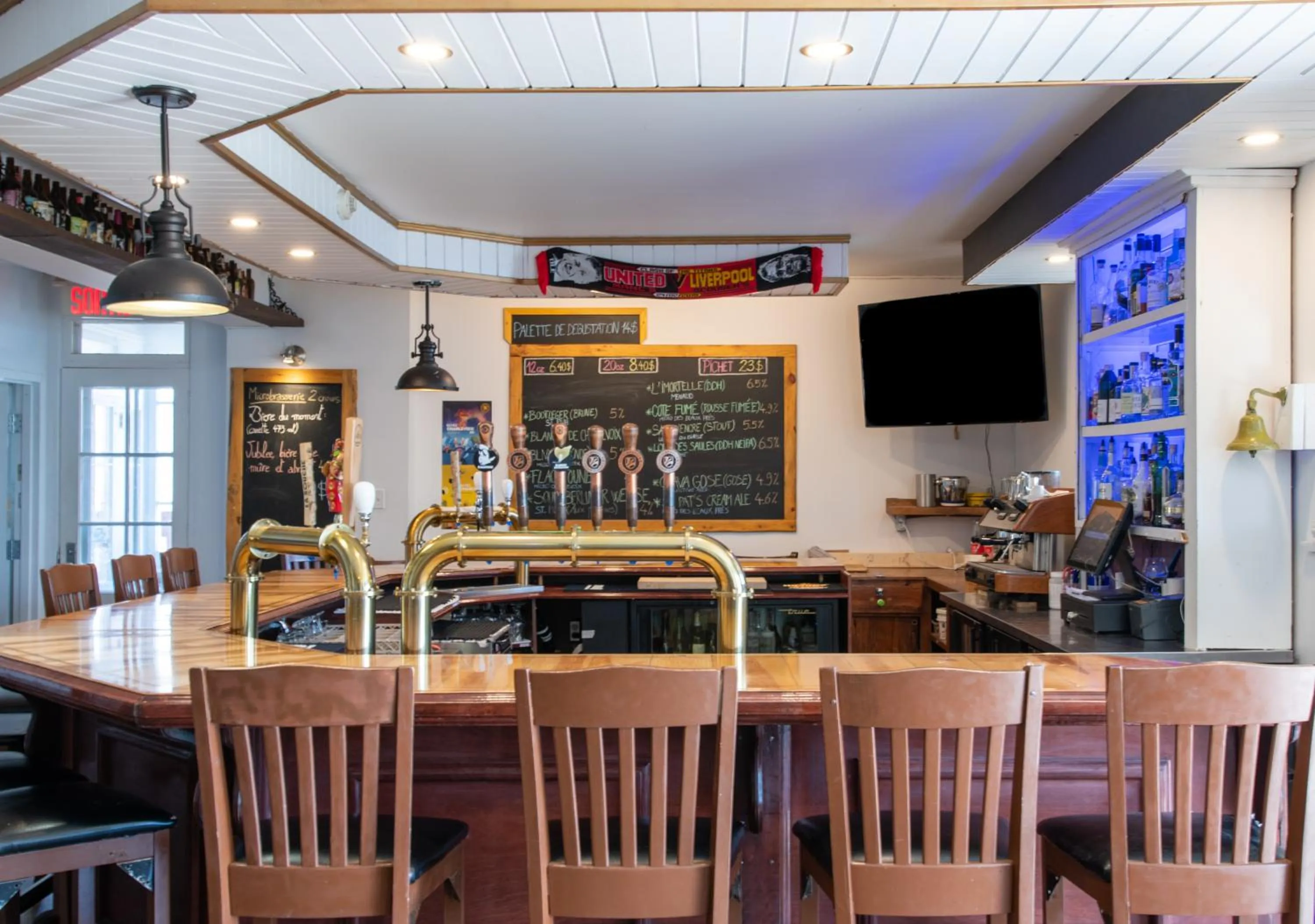 Restaurant/places to eat in La Secousse