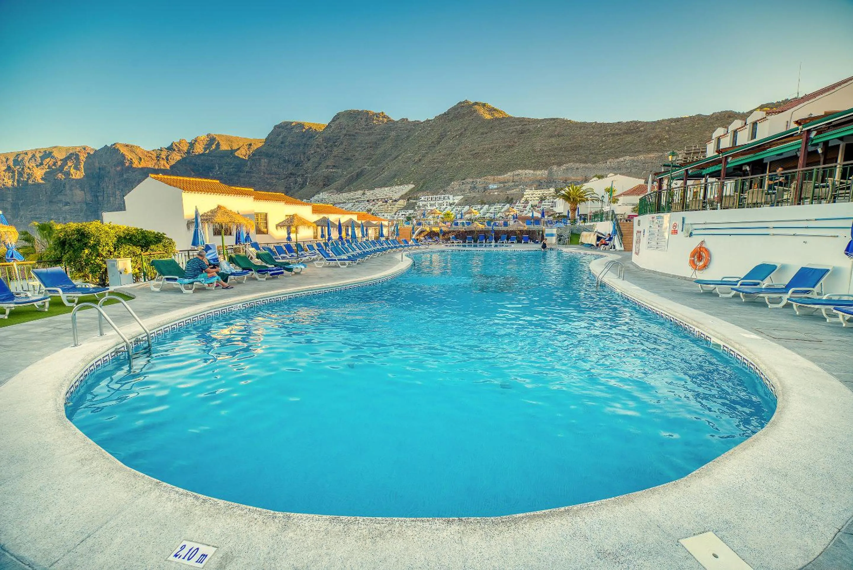 Swimming pool in Ona Las Rosas