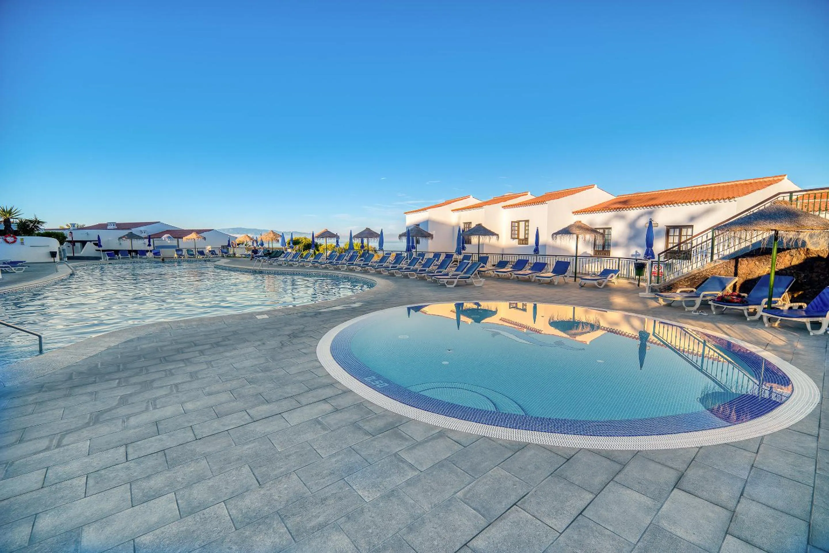 Swimming pool in Ona Las Rosas