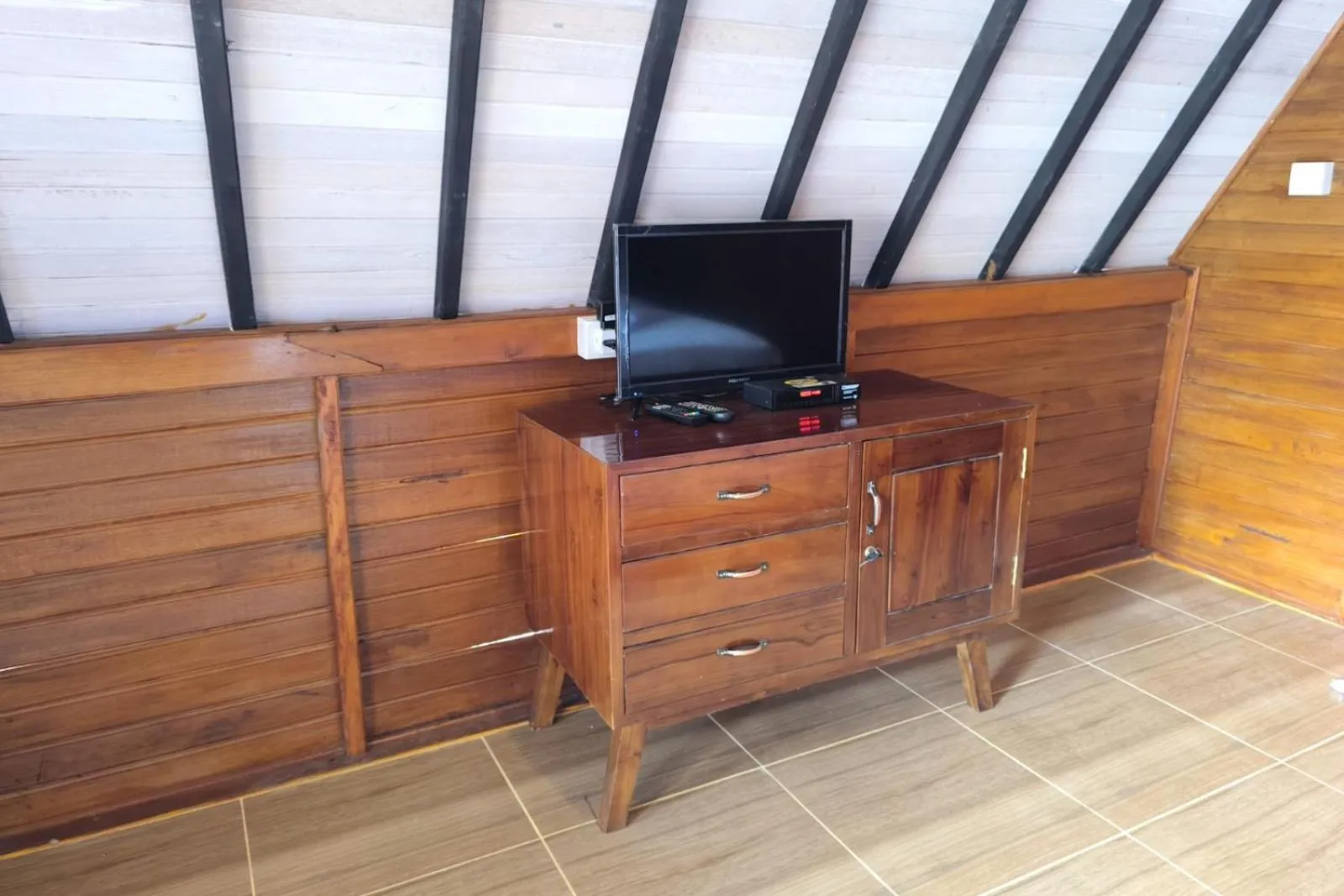 TV and multimedia in Cool Breeze 2