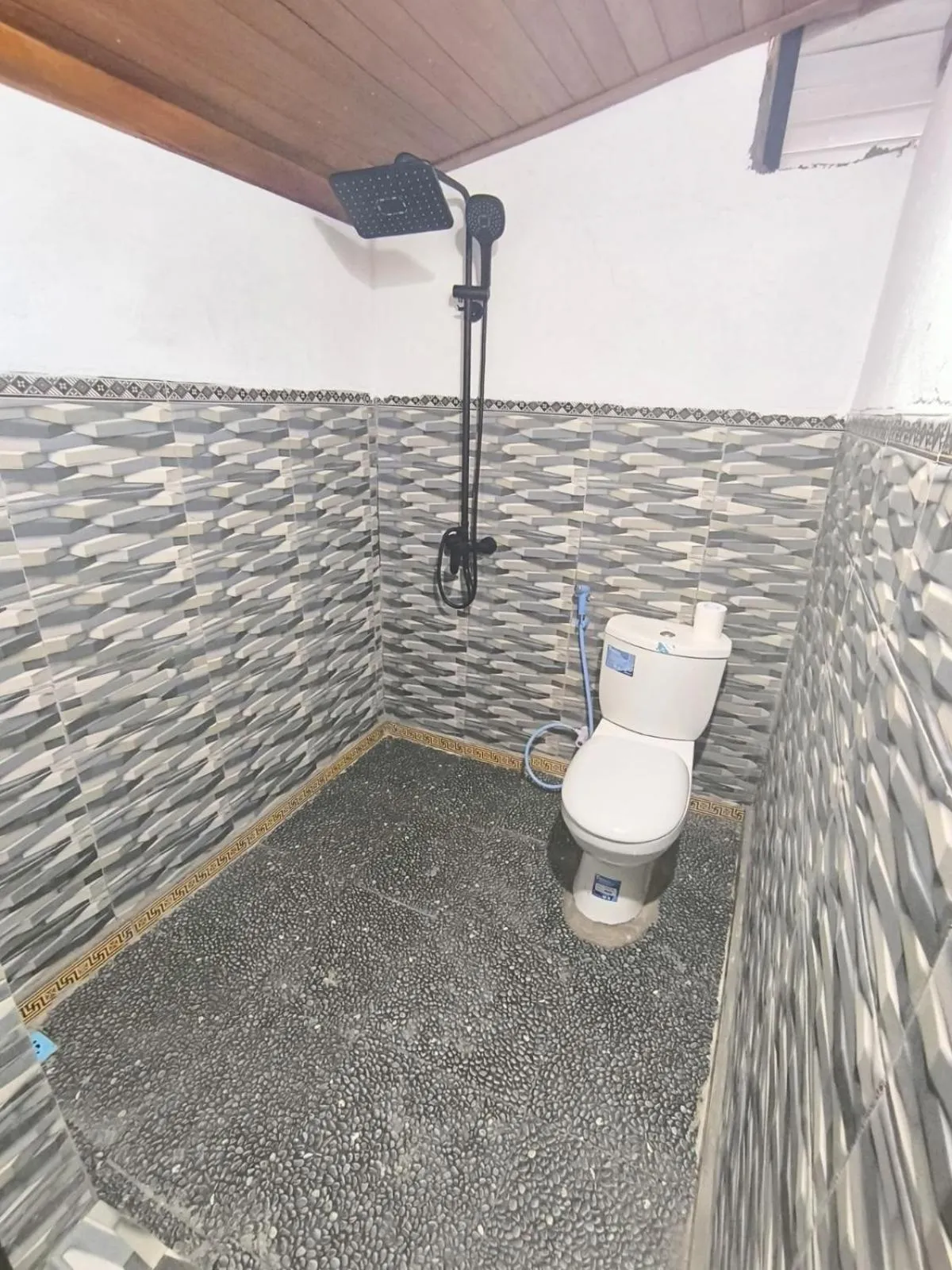 Toilet in Cool Breeze 2