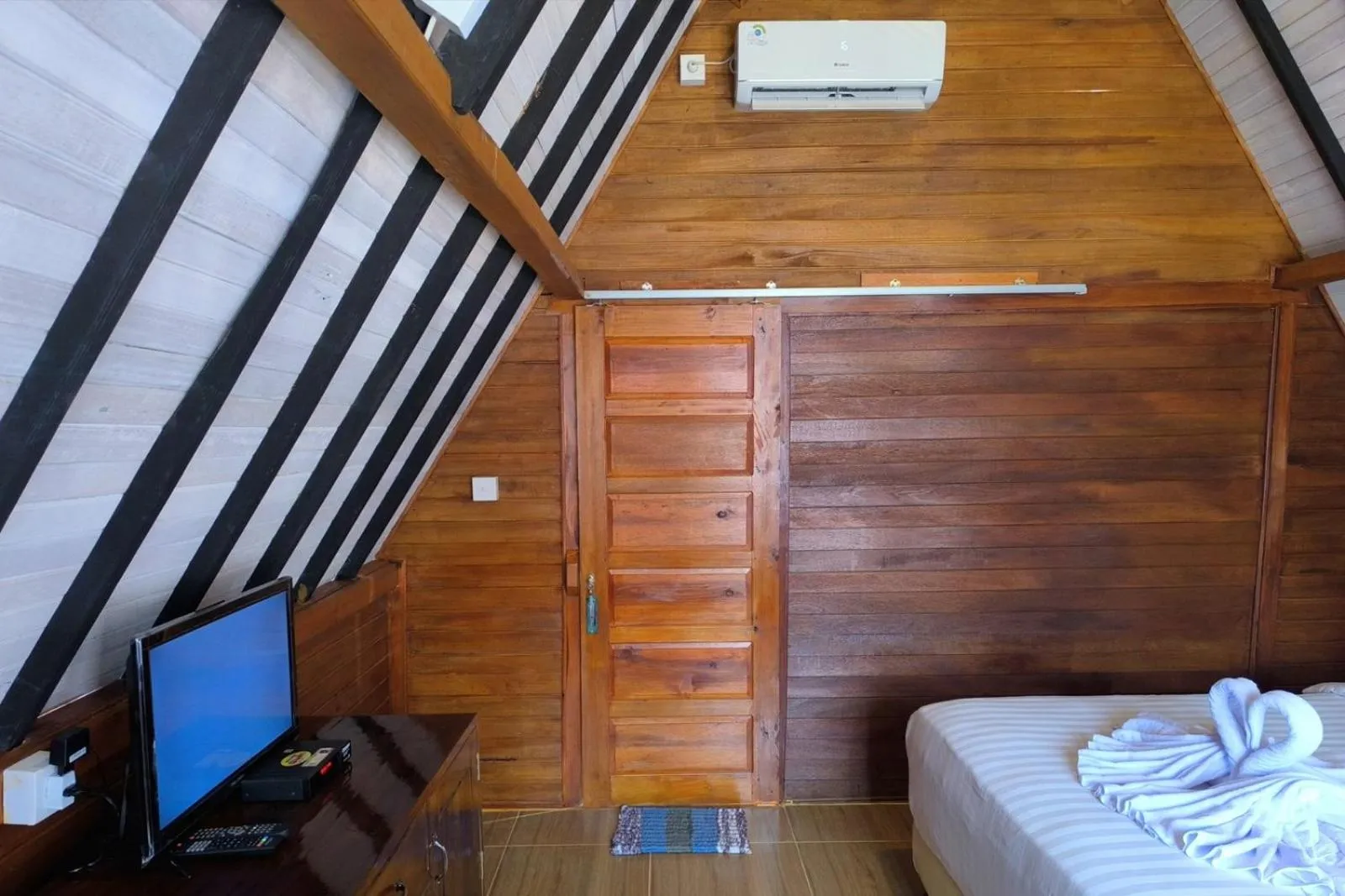 Bed in Cool Breeze 2