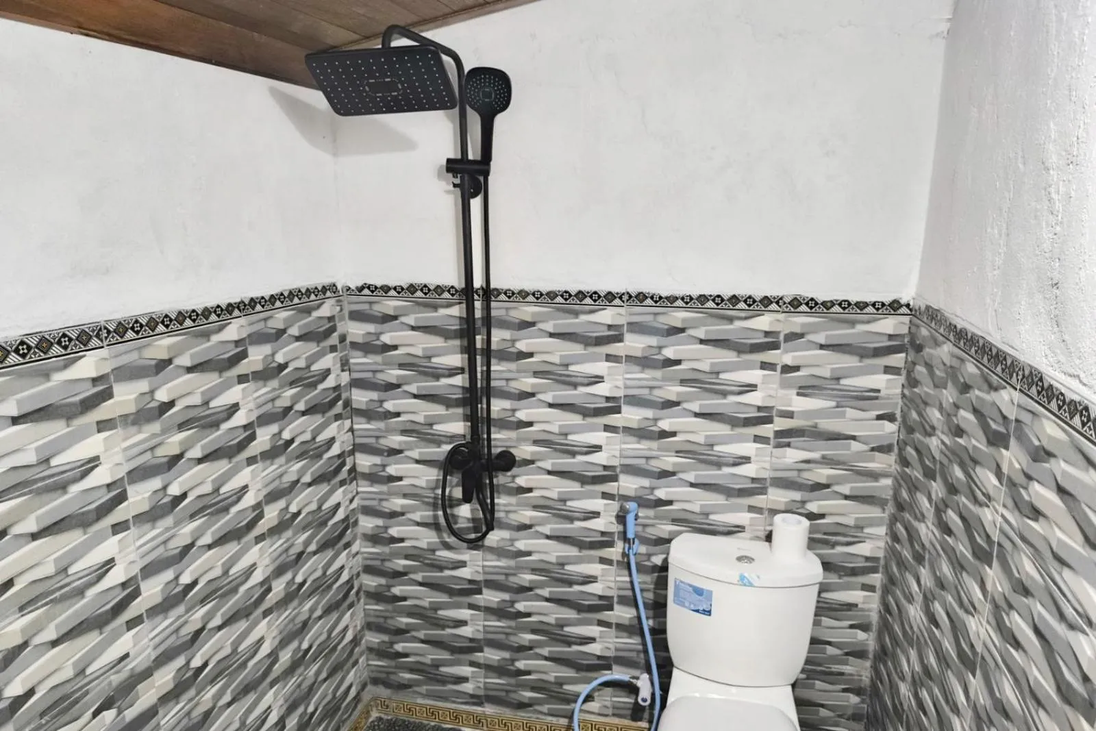 Shower in Cool Breeze 2
