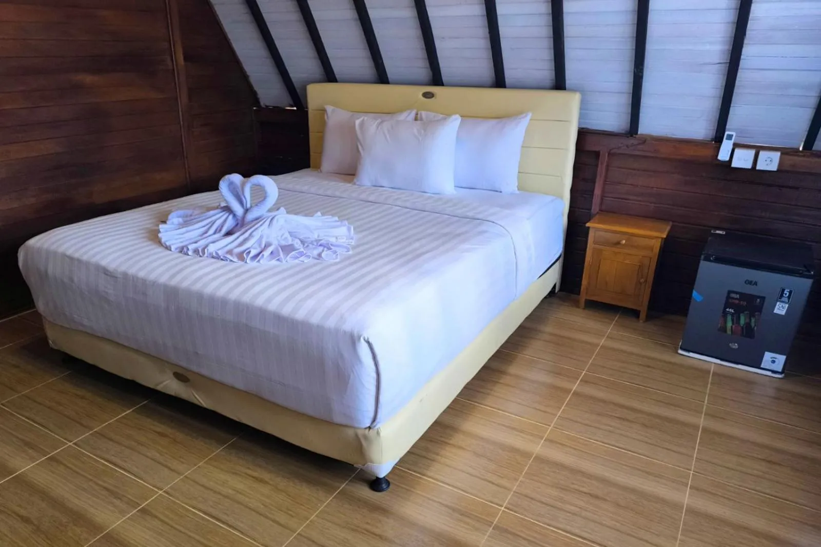 Bedroom, Bed in Cool Breeze 2