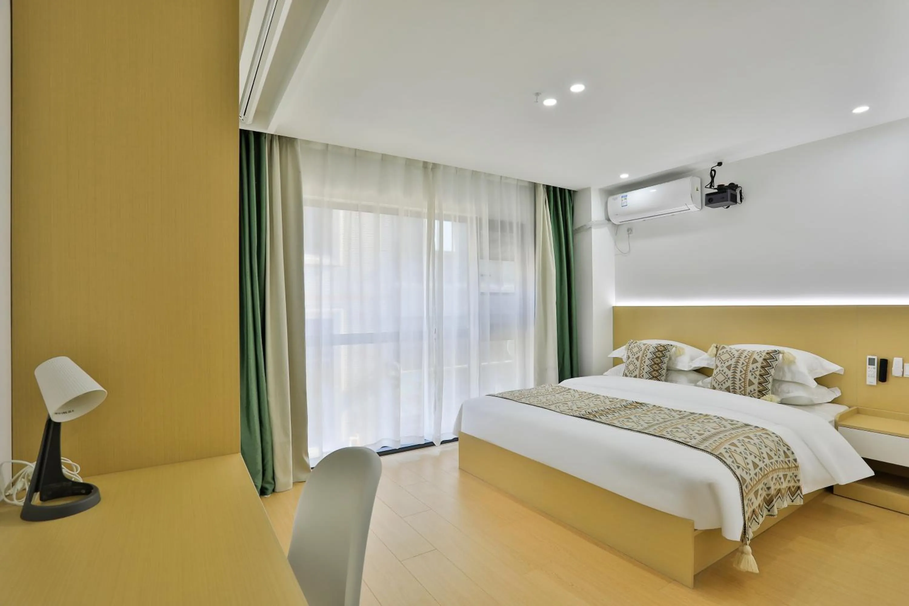 Bed in Shanghai Chuxin Qicheng Hotel Shanghai International Tourism Resort