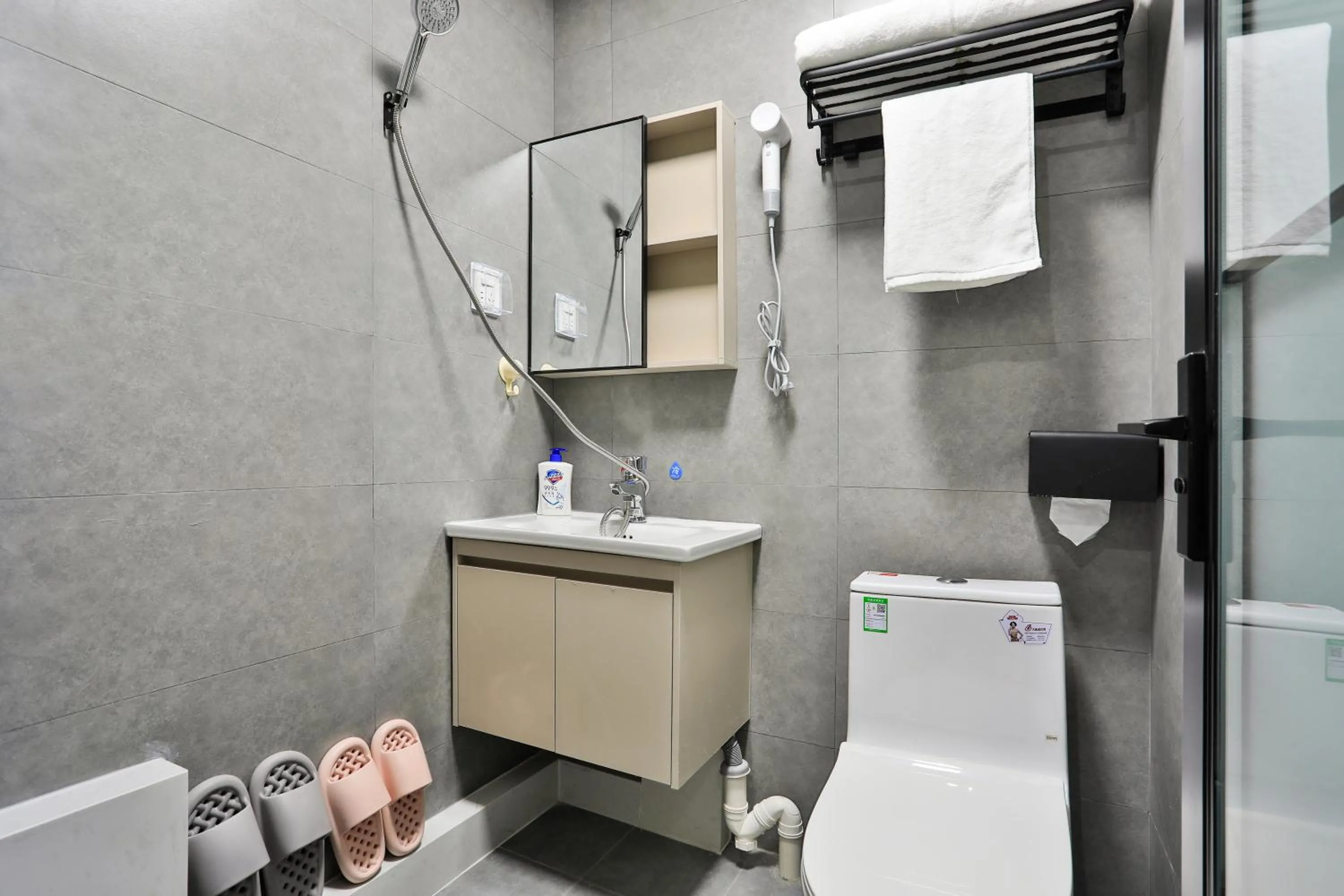 Shower in Shanghai Chuxin Qicheng Hotel Shanghai International Tourism Resort