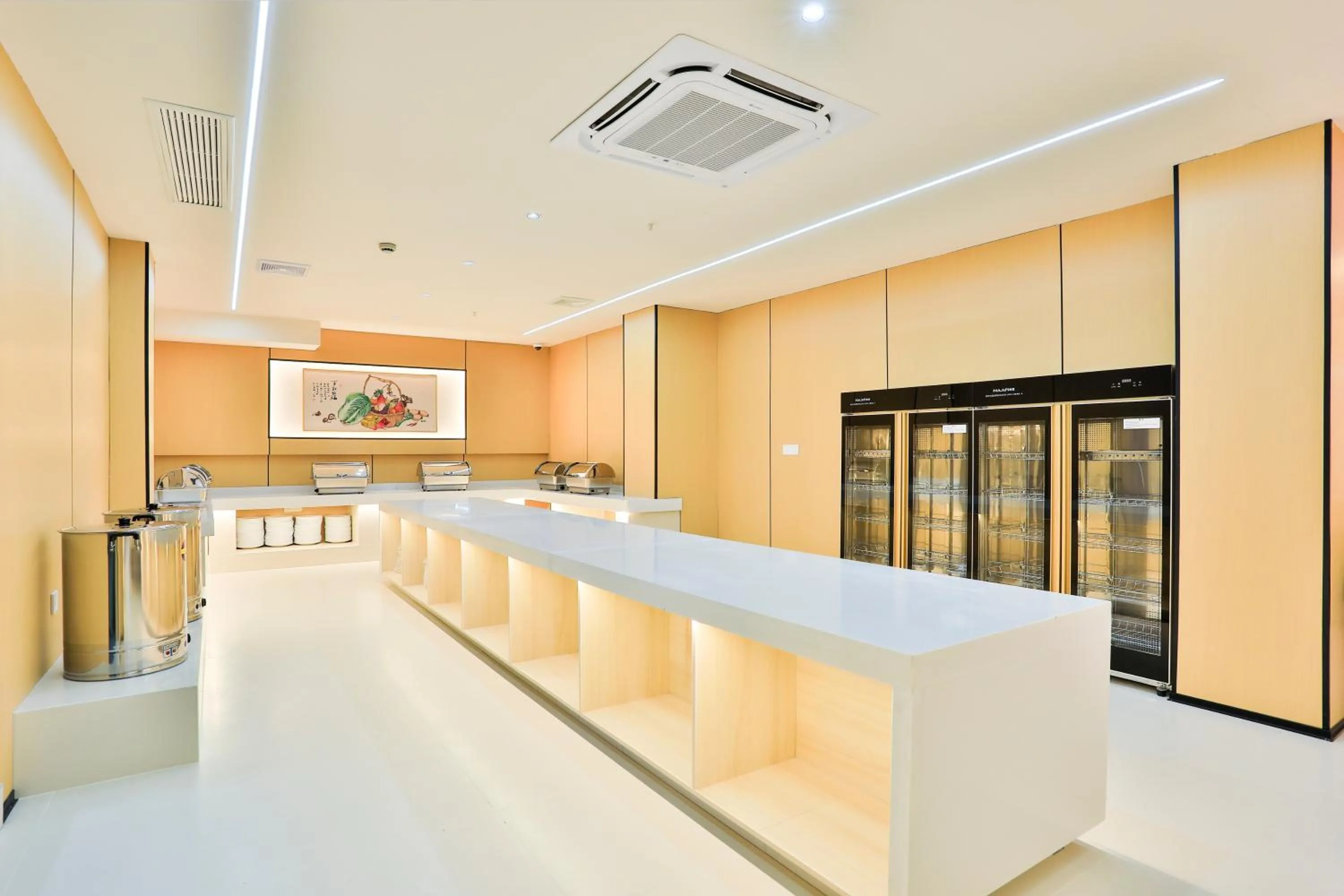 Kitchen or kitchenette in Shanghai Chuxin Qicheng Hotel Shanghai International Tourism Resort