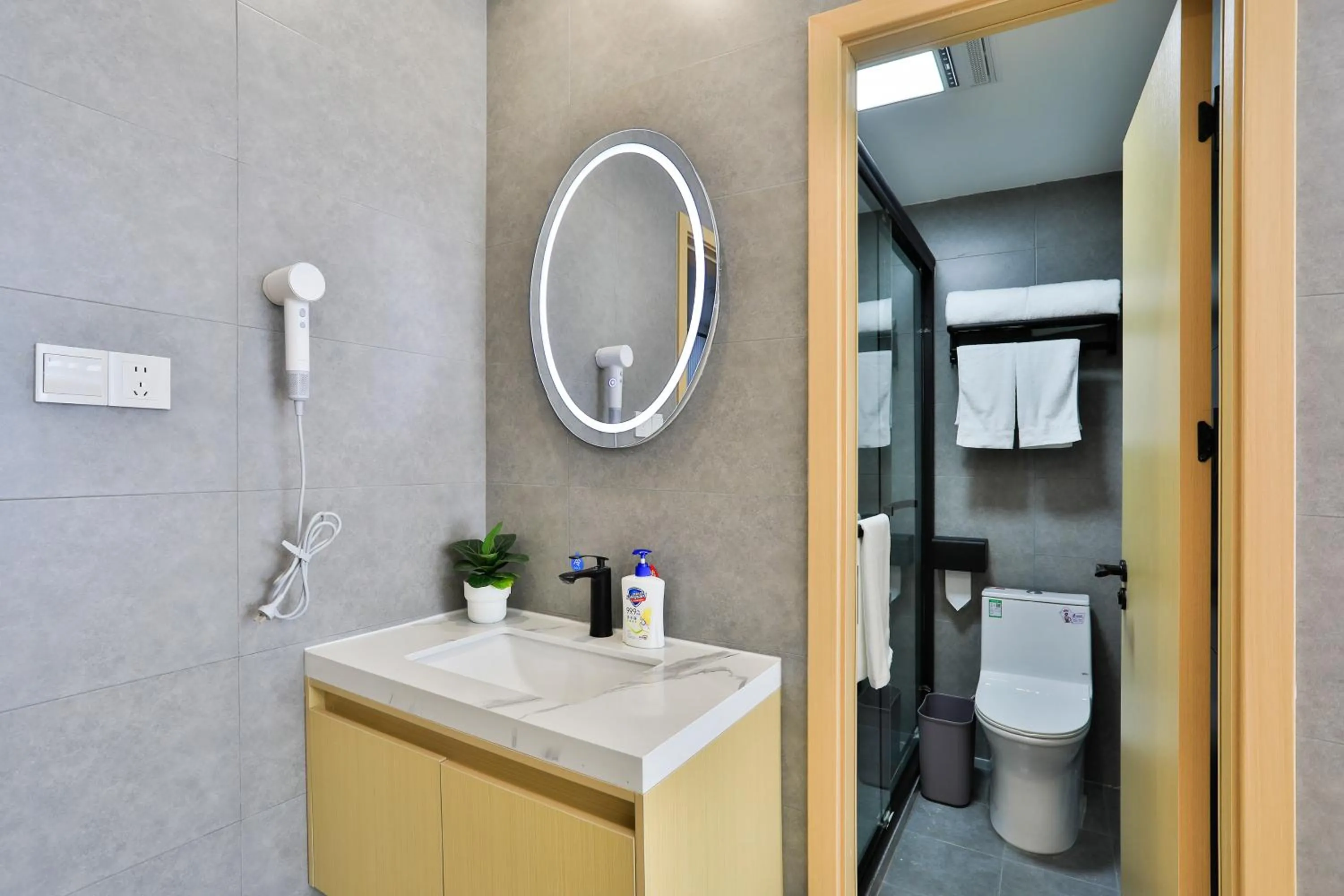 Shower in Shanghai Chuxin Qicheng Hotel Shanghai International Tourism Resort