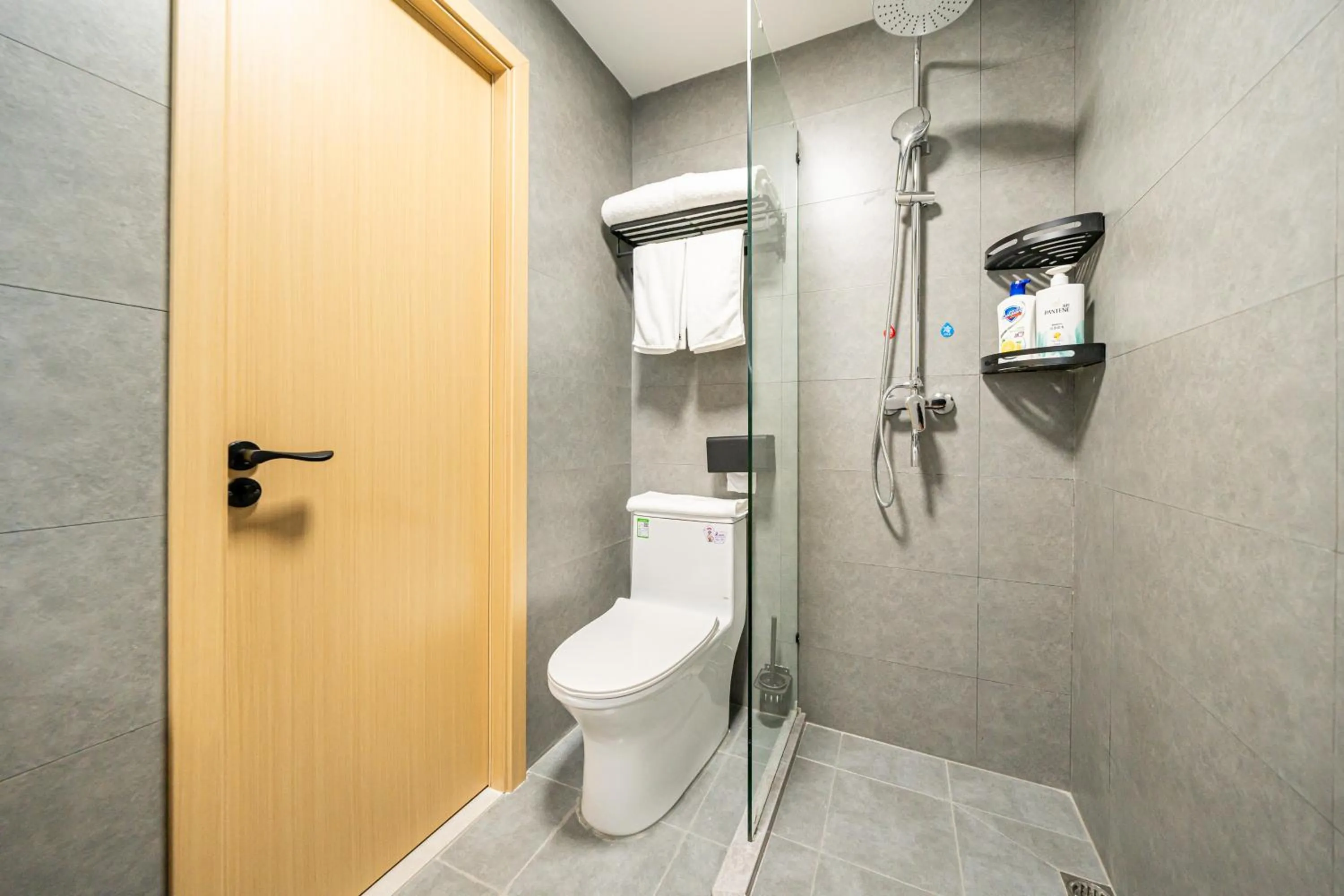 Shower in Shanghai Chuxin Qicheng Hotel Shanghai International Tourism Resort