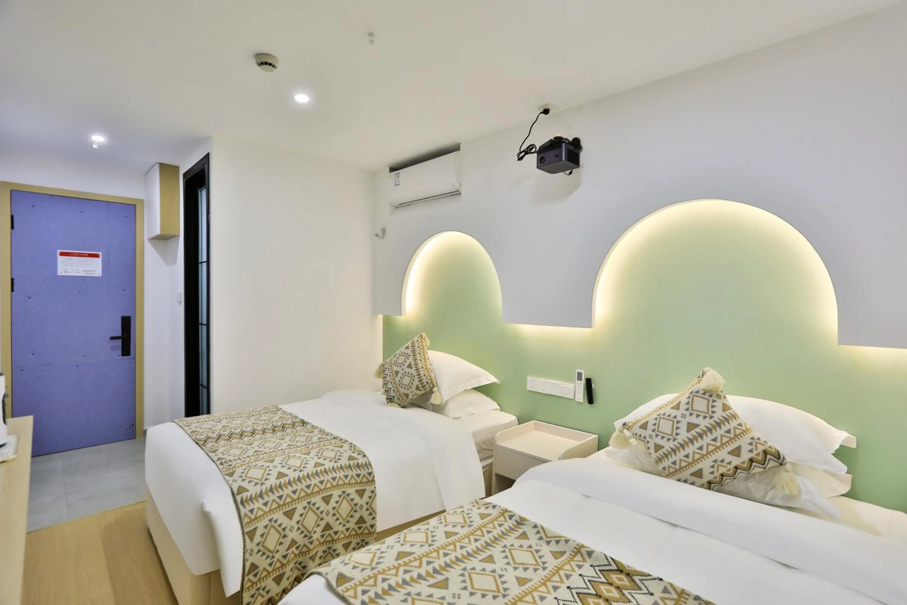 Bed in Shanghai Chuxin Qicheng Hotel Shanghai International Tourism Resort