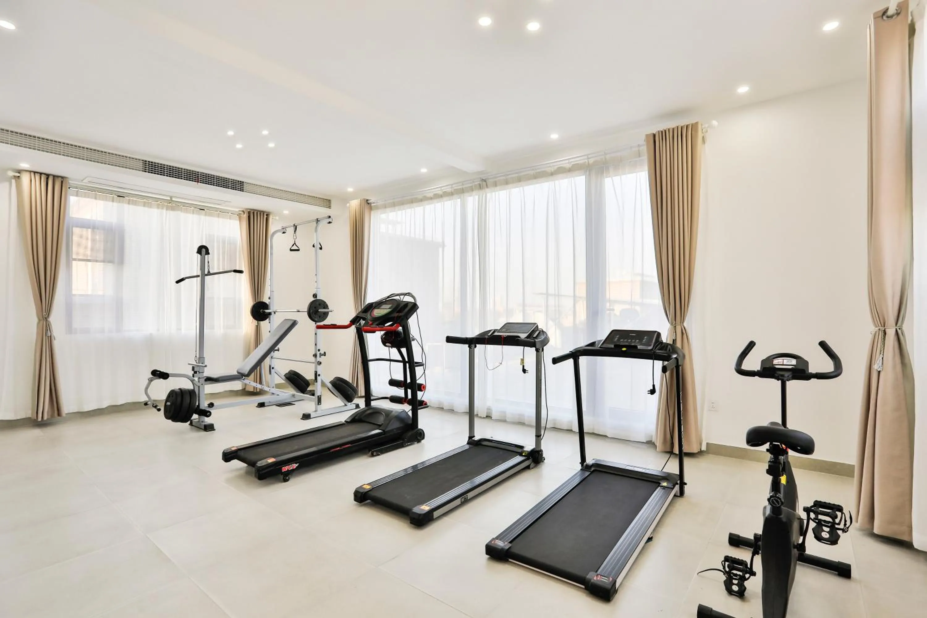 Fitness centre/facilities in Shanghai Chuxin Qicheng Hotel Shanghai International Tourism Resort