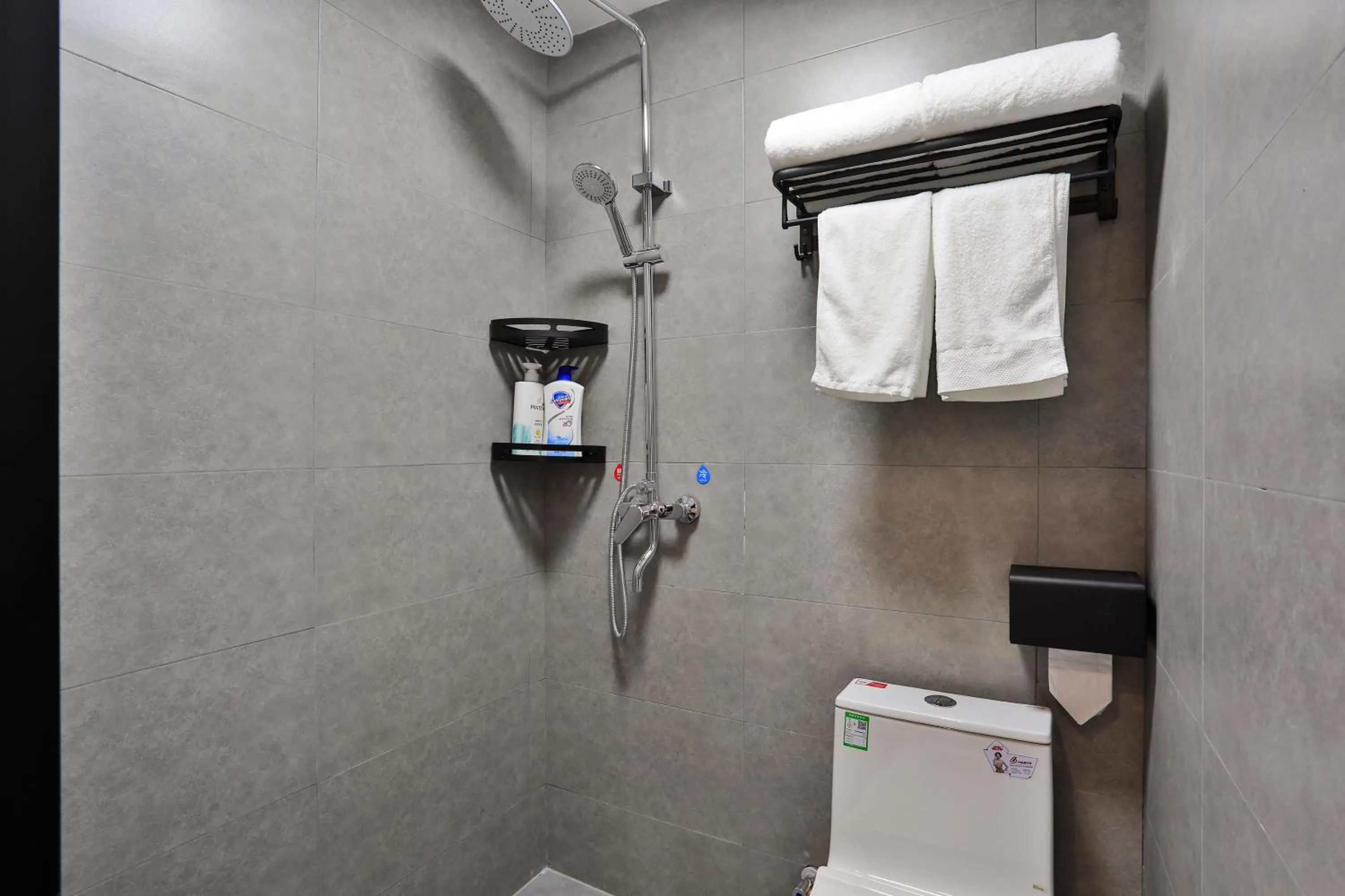 Shower in Shanghai Chuxin Qicheng Hotel Shanghai International Tourism Resort