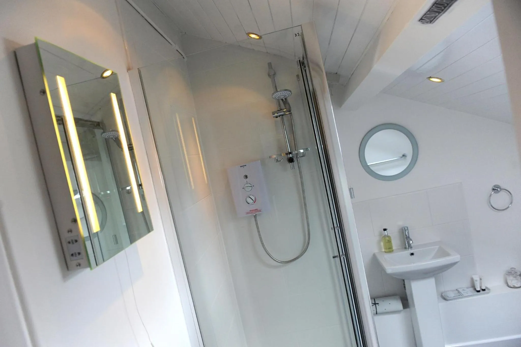 Bathroom in Ty Helyg Guest House