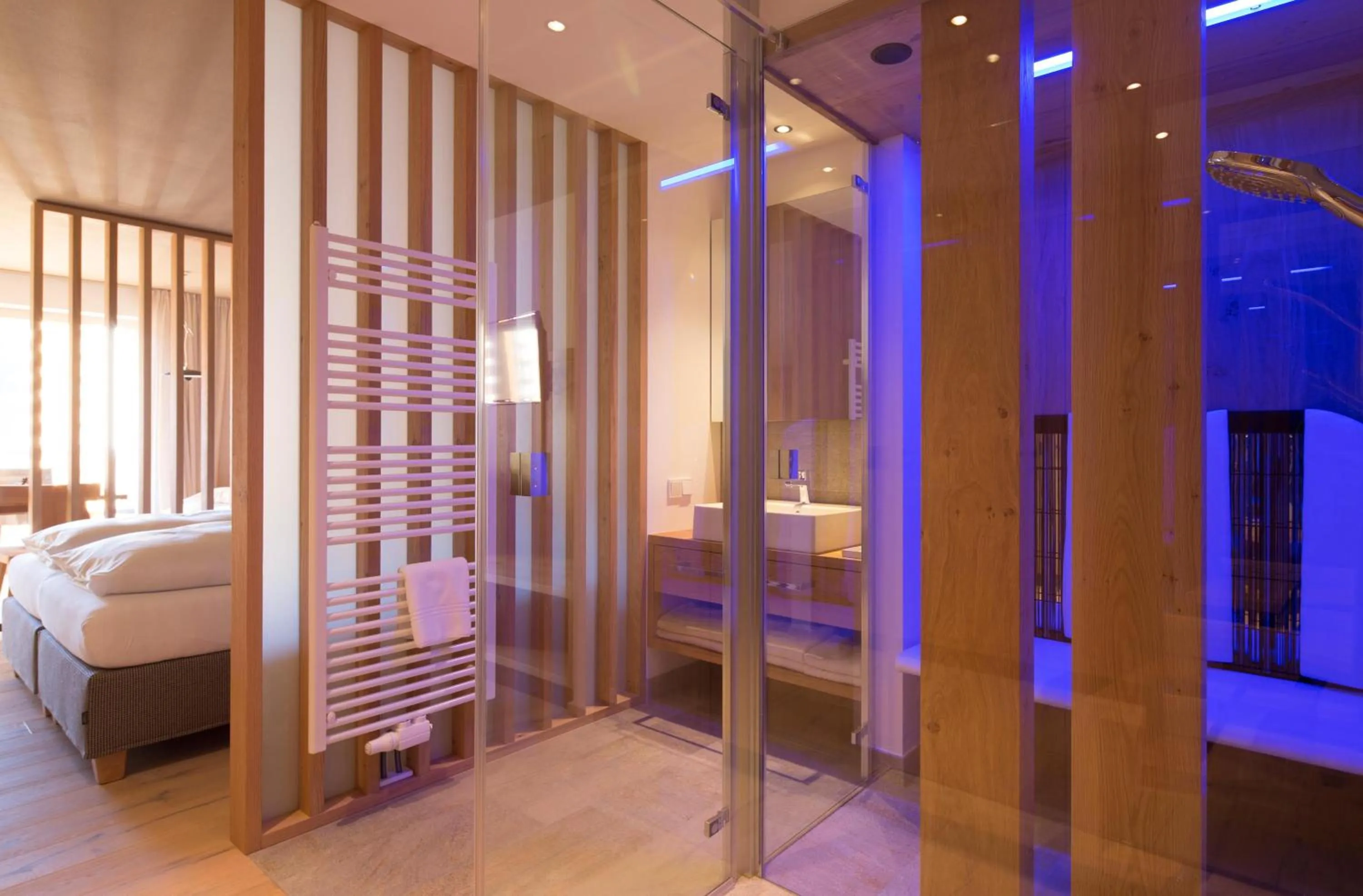 Bathroom, Bed in Mölgg Dolomites Residence