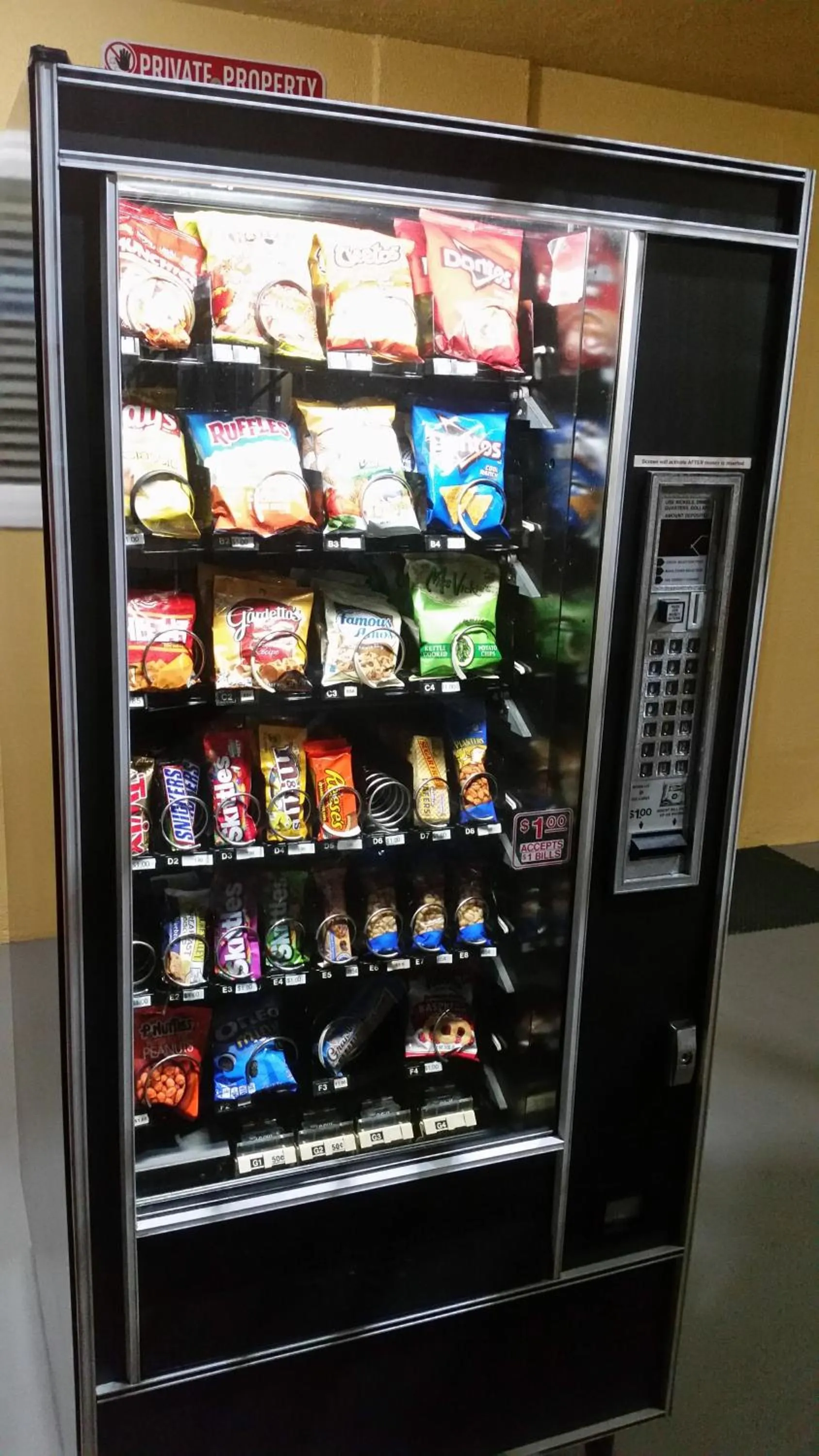 On-site shops in Kona Inn Motel Anaheim