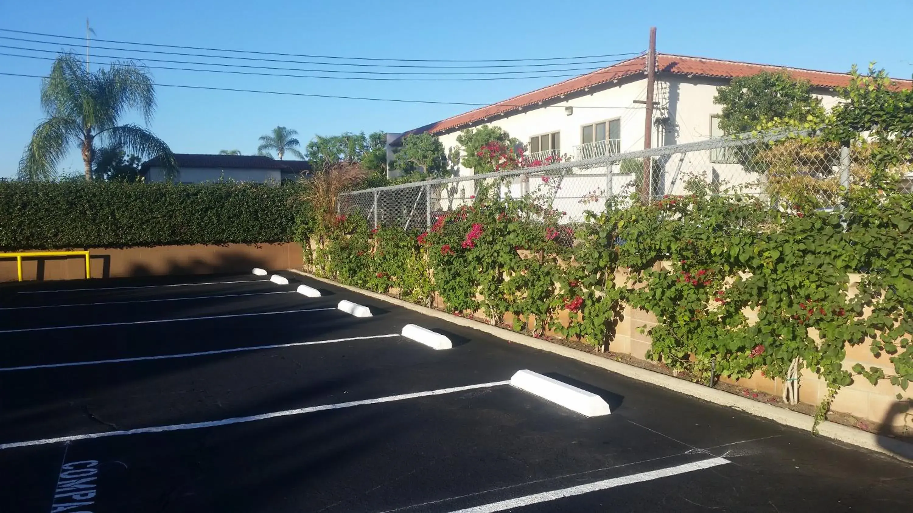 Property building in Kona Inn Motel Anaheim Property building in Kona Inn Motel Anaheim