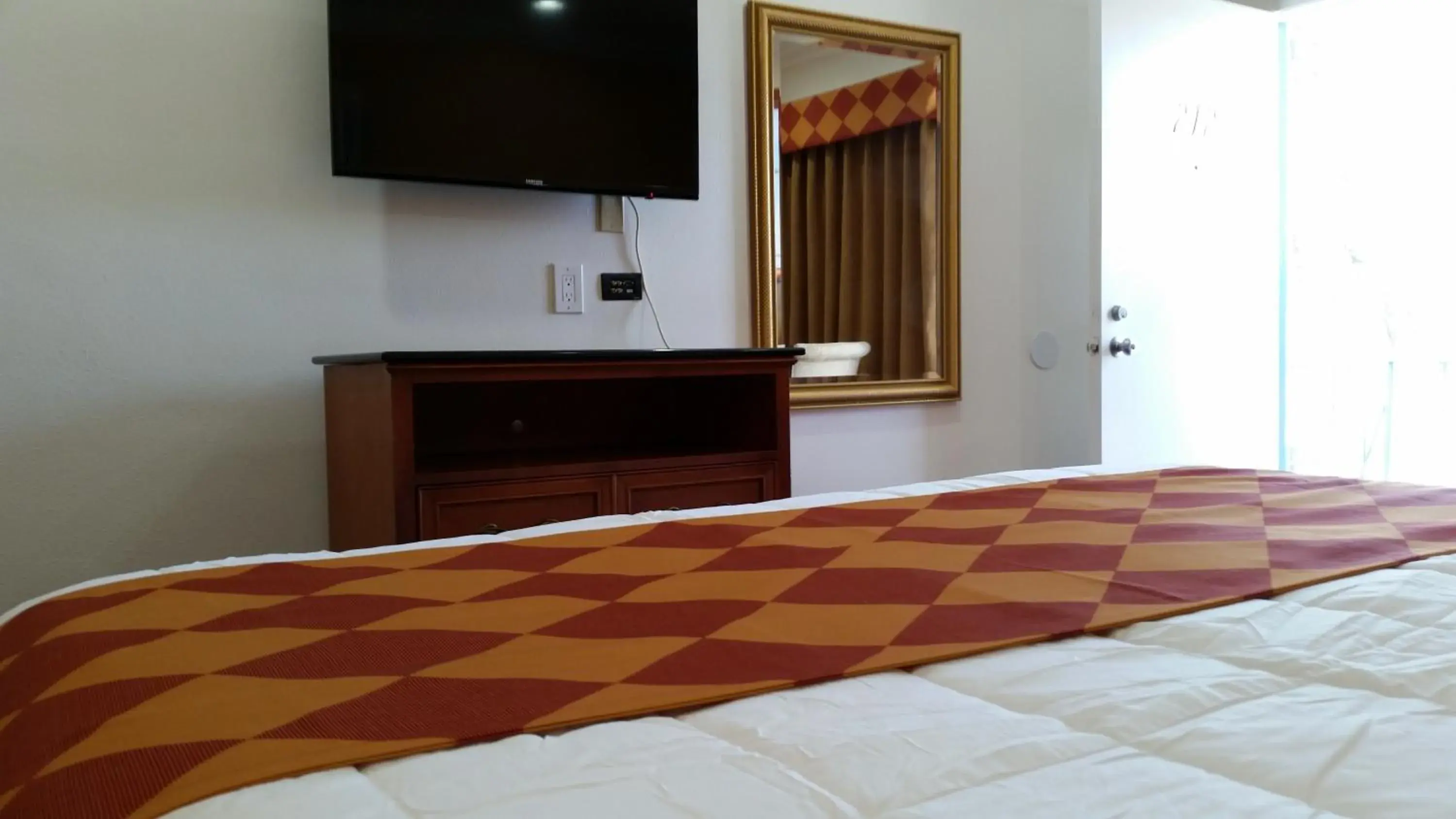 Day, Bed in Kona Inn Motel Anaheim Day, Bed in Kona Inn Motel Anaheim