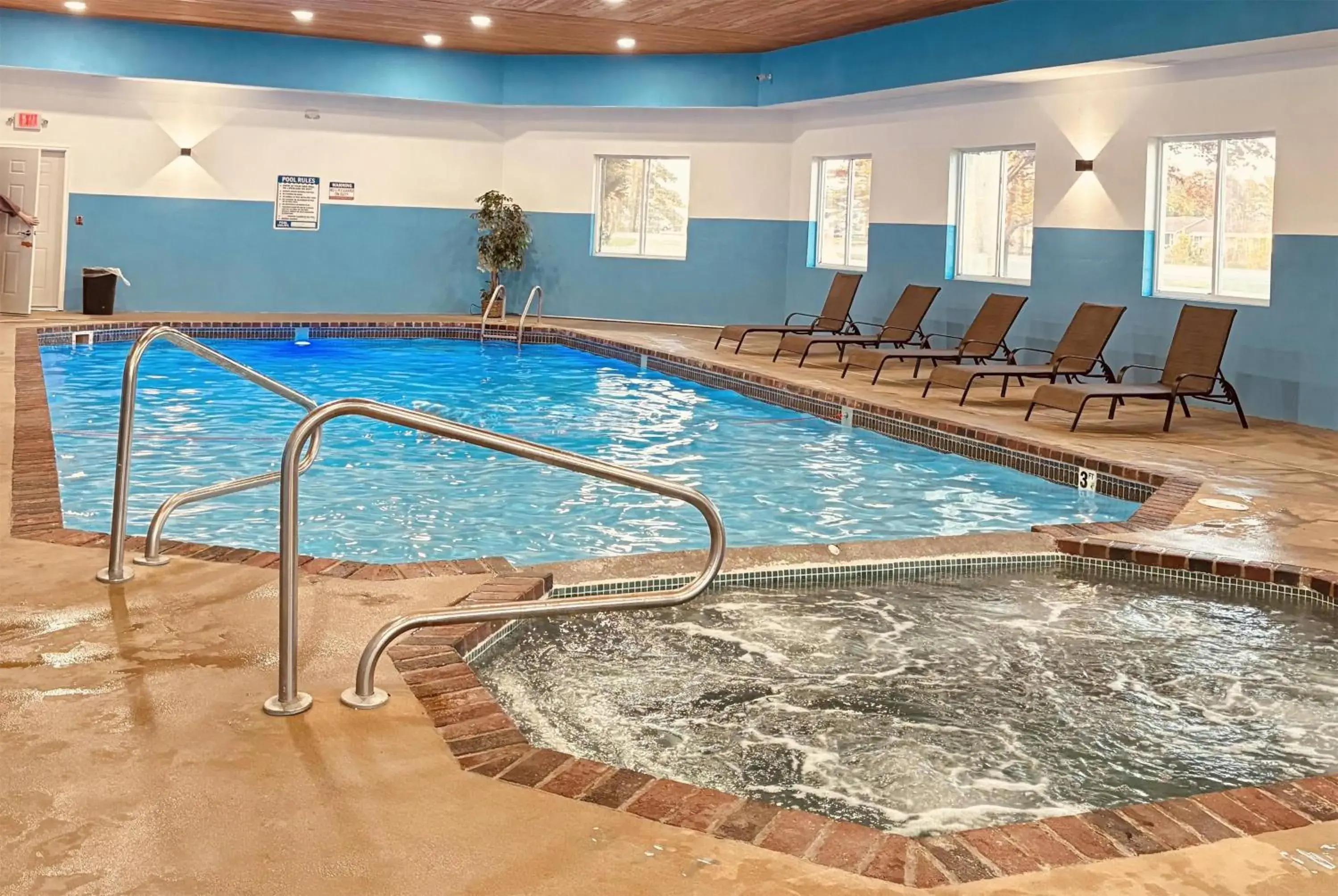 Pool view in Super 8 by Wyndham Escanaba Pool view in Super 8 by Wyndham Escanaba