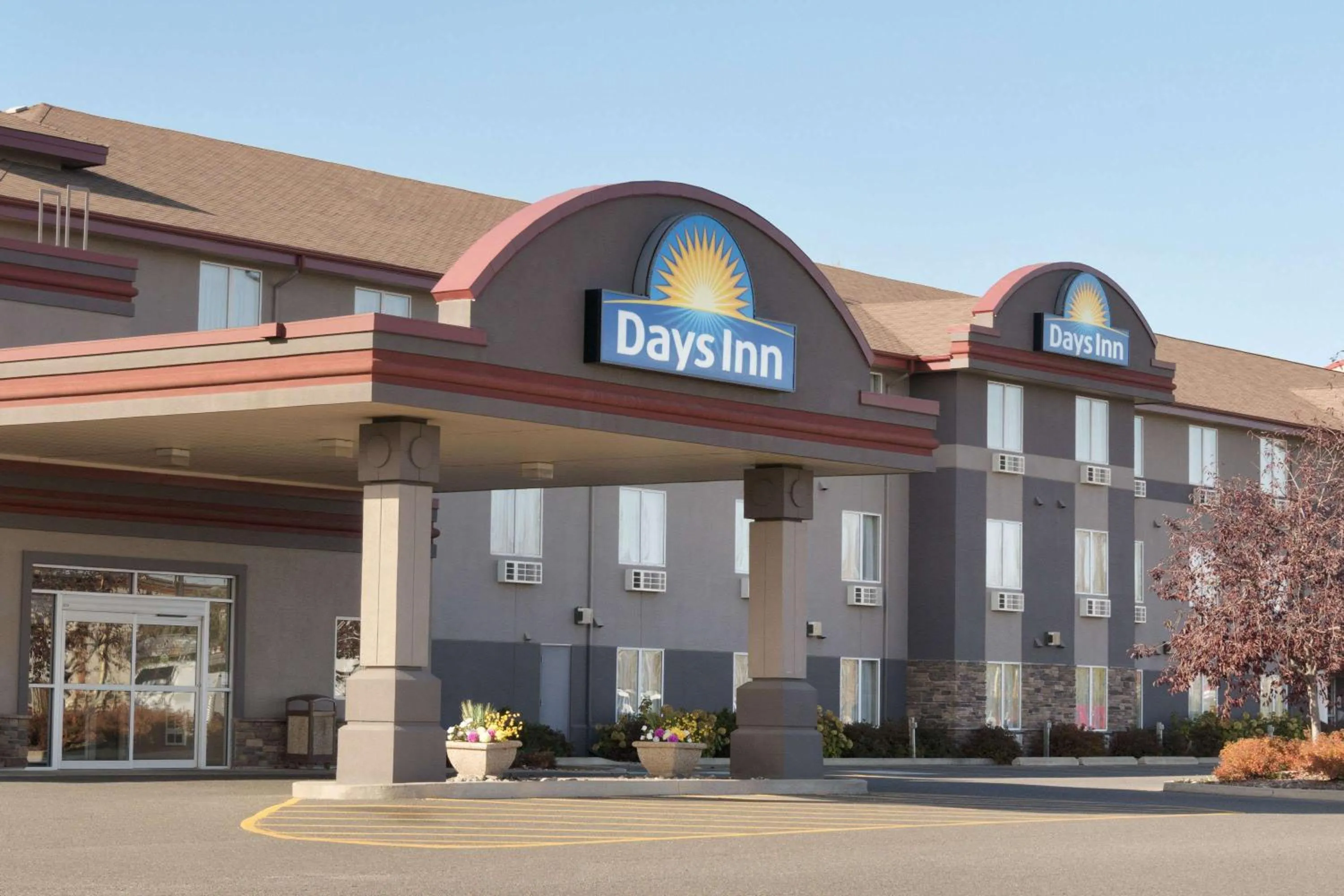 Property building in Days Inn & Suites by Wyndham Thunder Bay