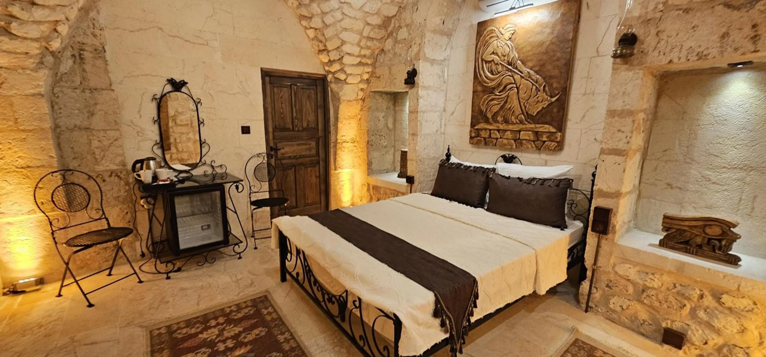 Bed in Cleopatra Antique Hotel