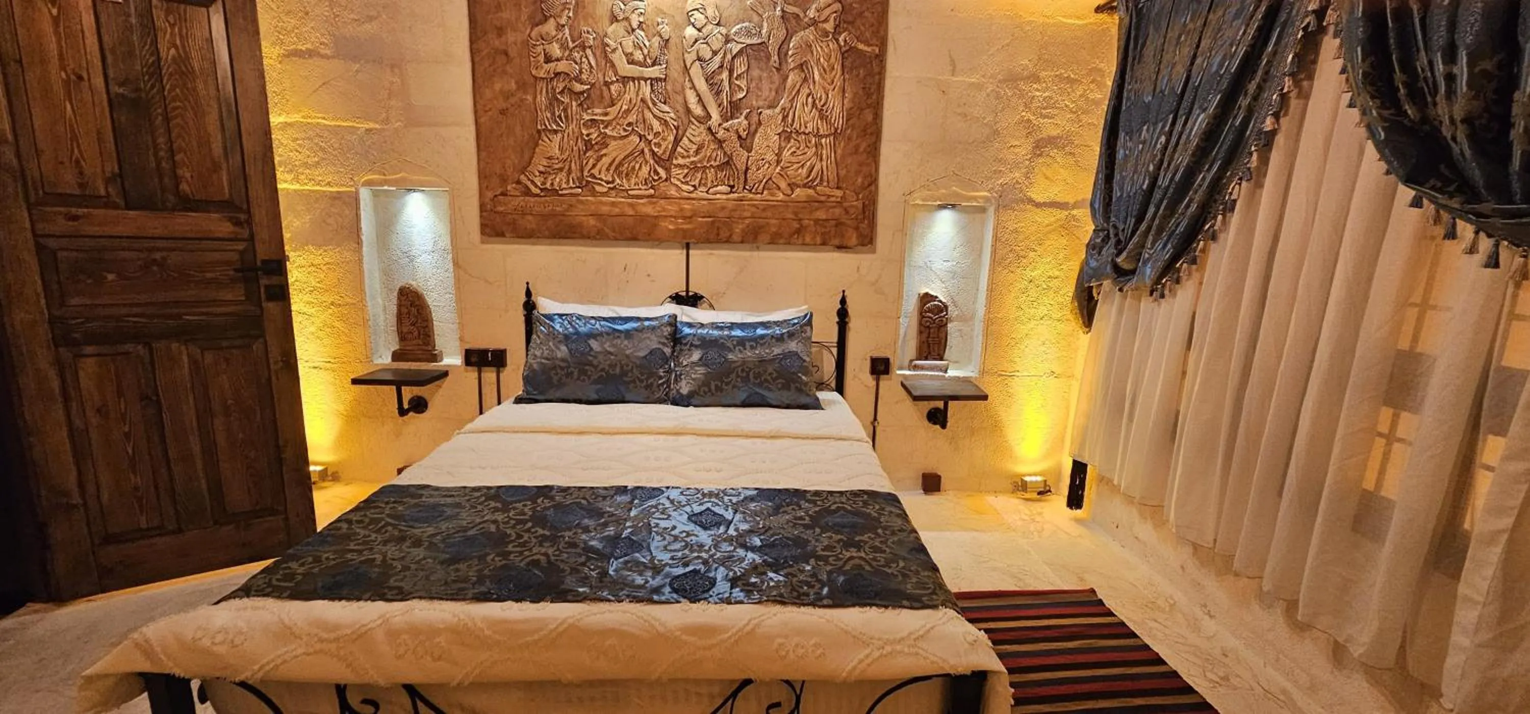 Bed in Cleopatra Antique Hotel