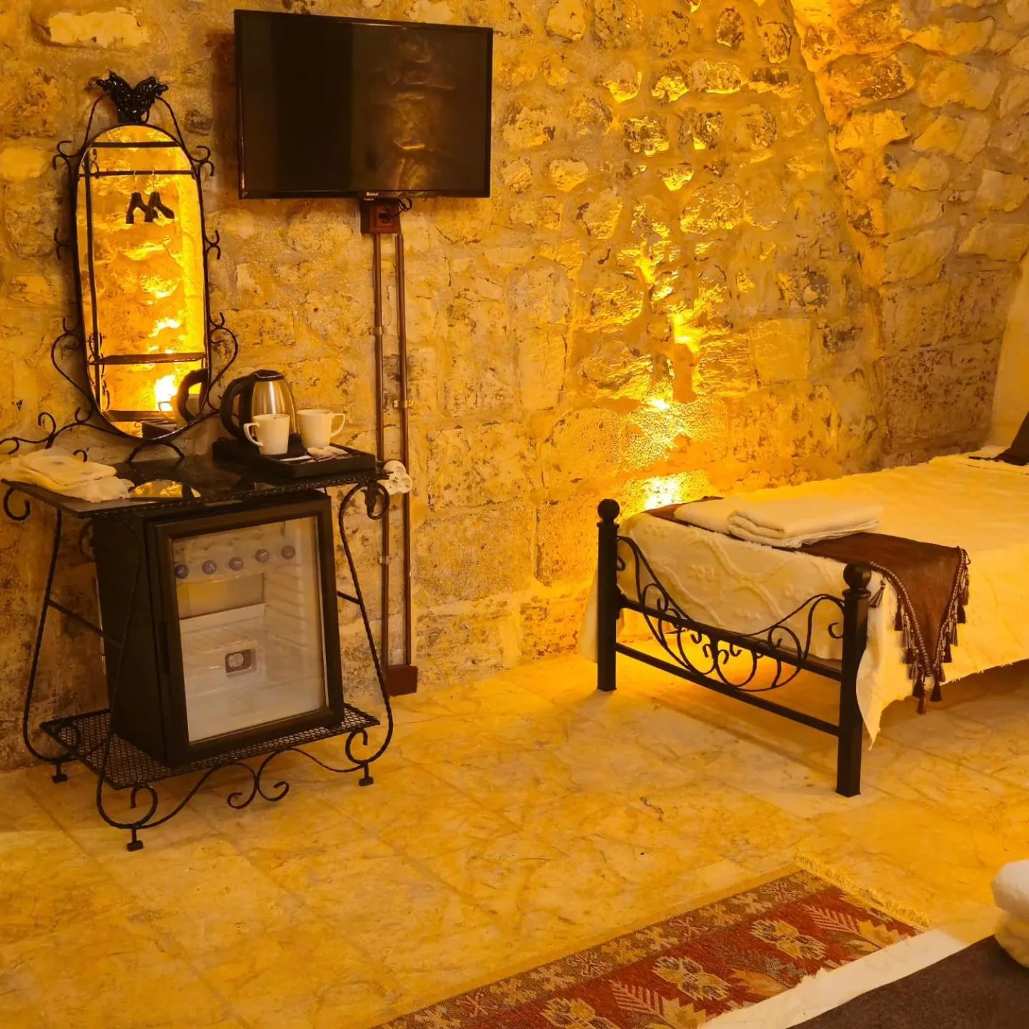 Bed in Cleopatra Antique Hotel