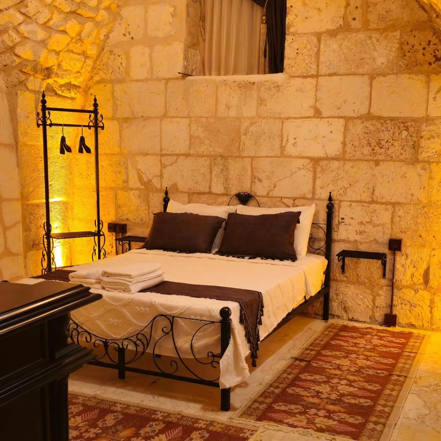 Bed in Cleopatra Antique Hotel