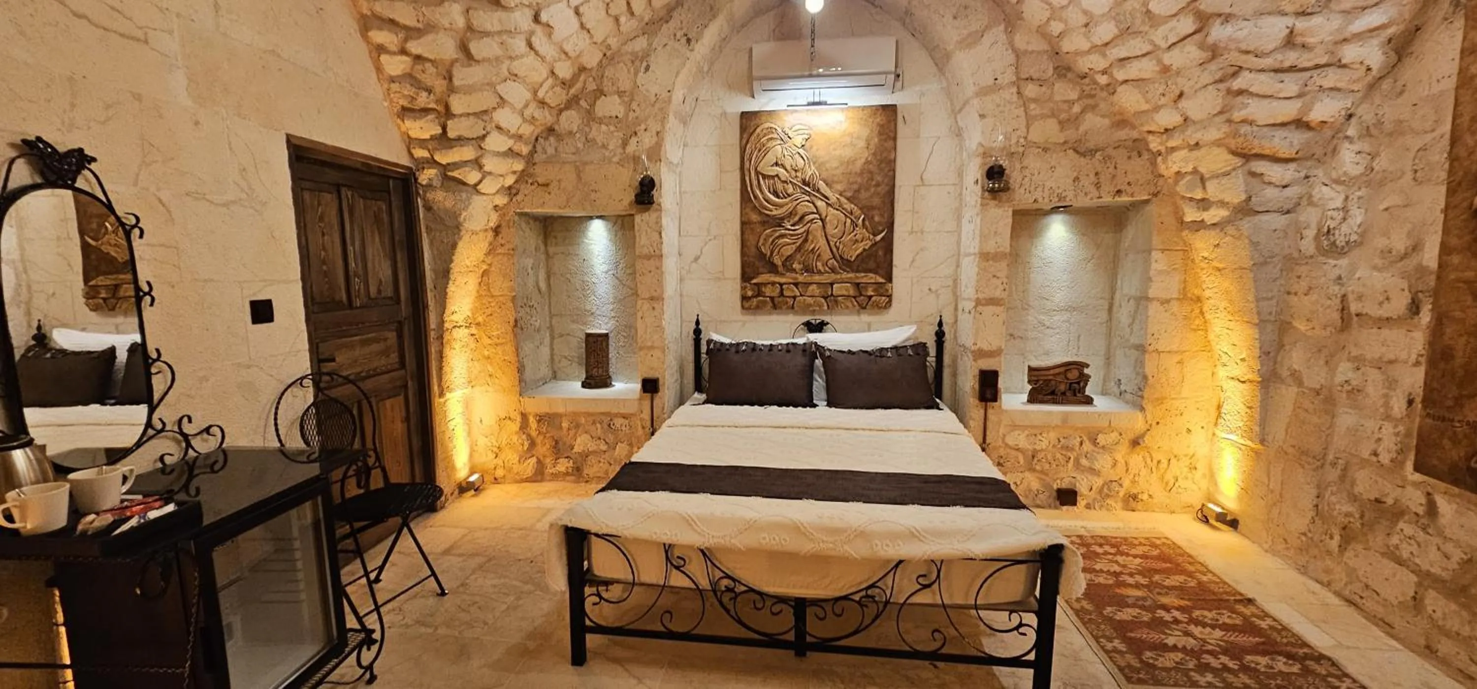 Bed in Cleopatra Antique Hotel