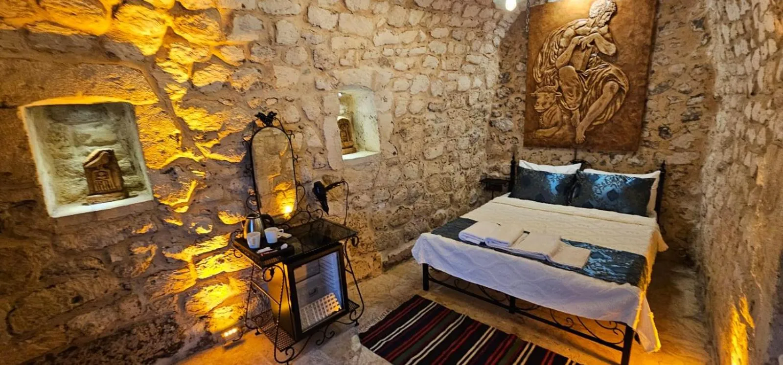 Bed in Cleopatra Antique Hotel