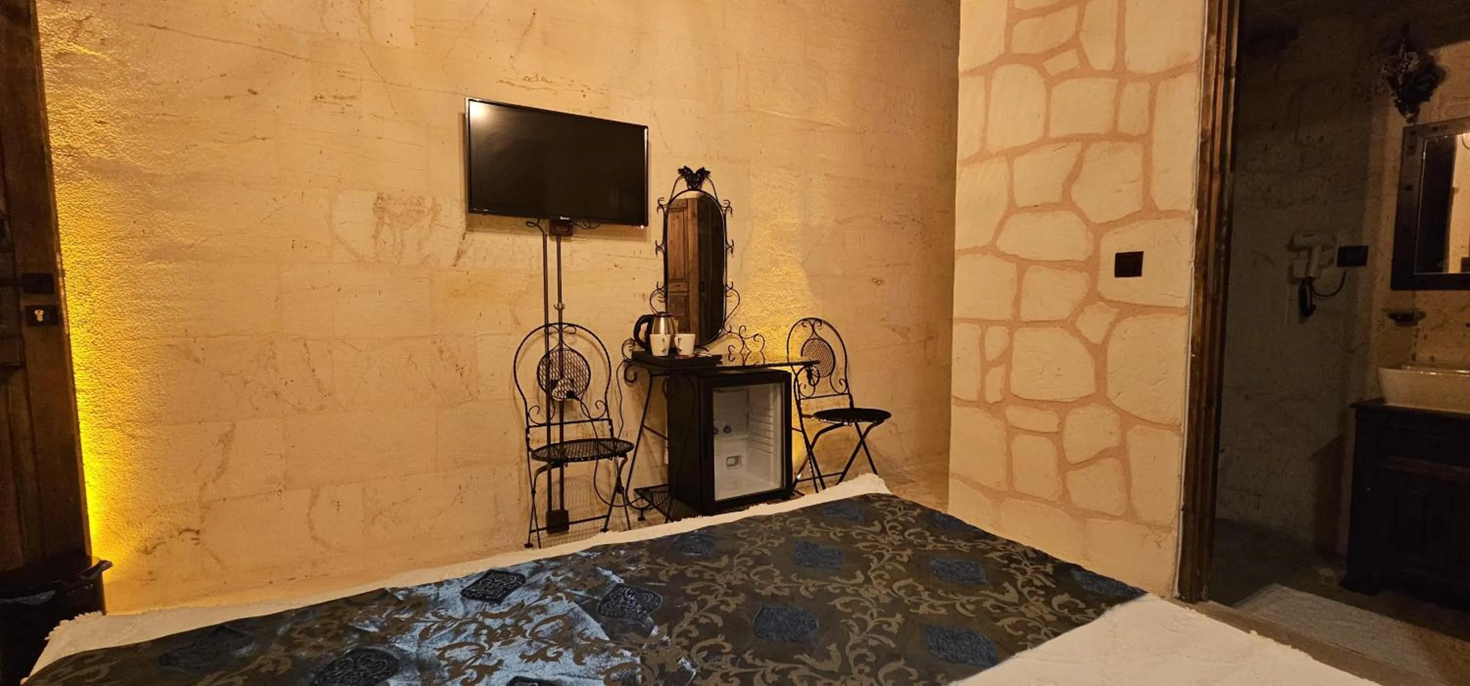 Bed in Cleopatra Antique Hotel