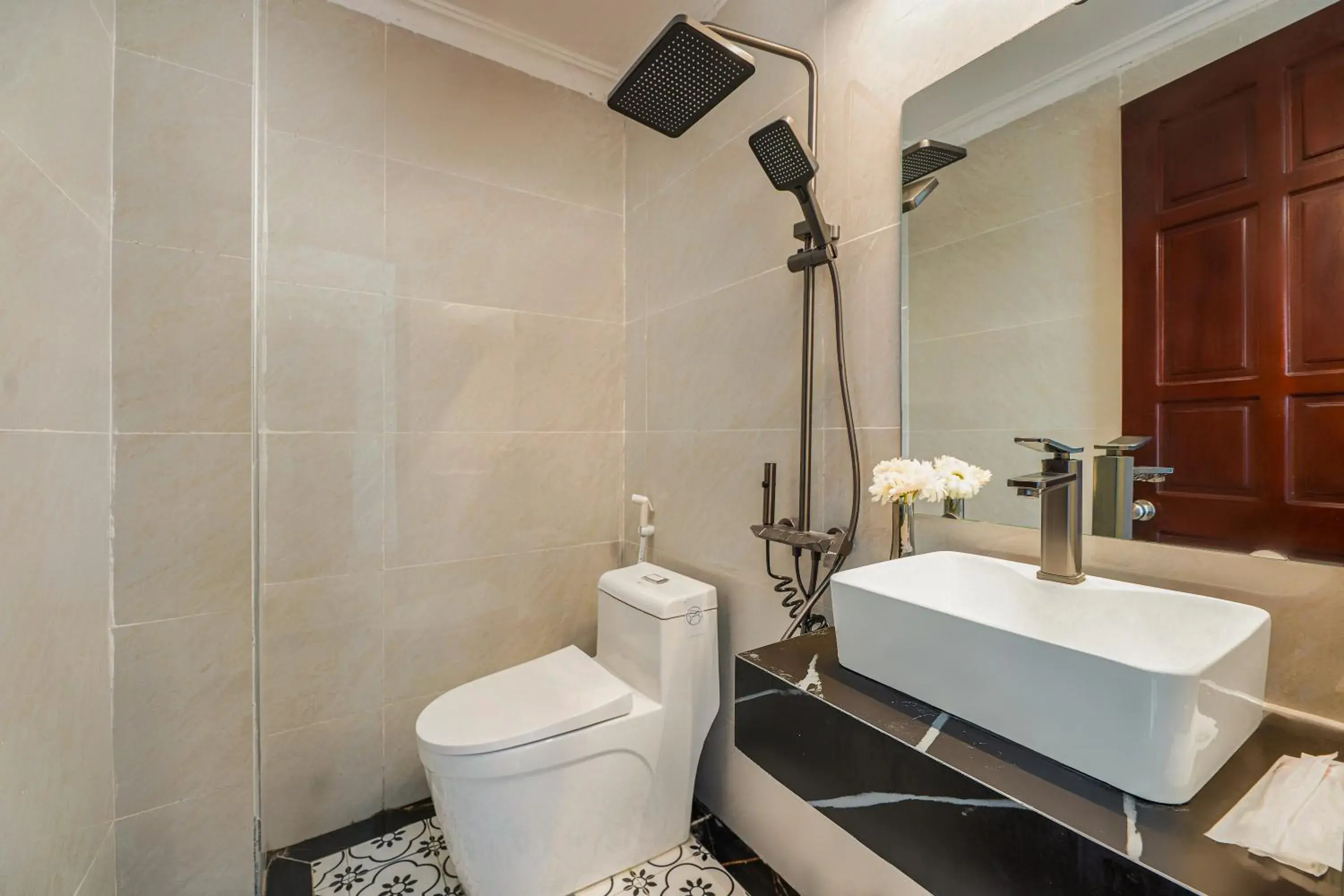 Standard Double Room in Viet Nhat Hotel Standard Double Room in Viet Nhat Hotel