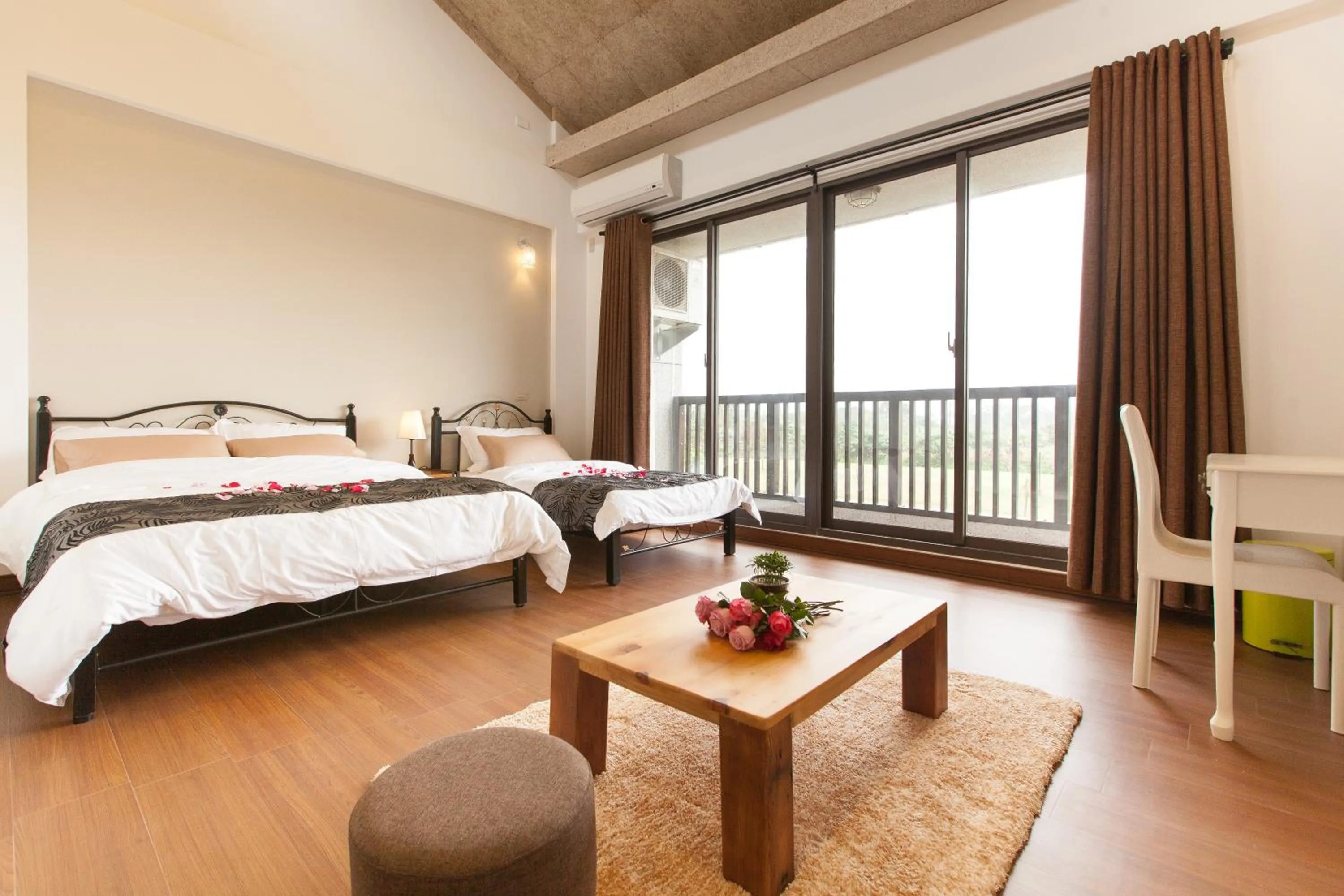 Bed in Summer Rocker Villa