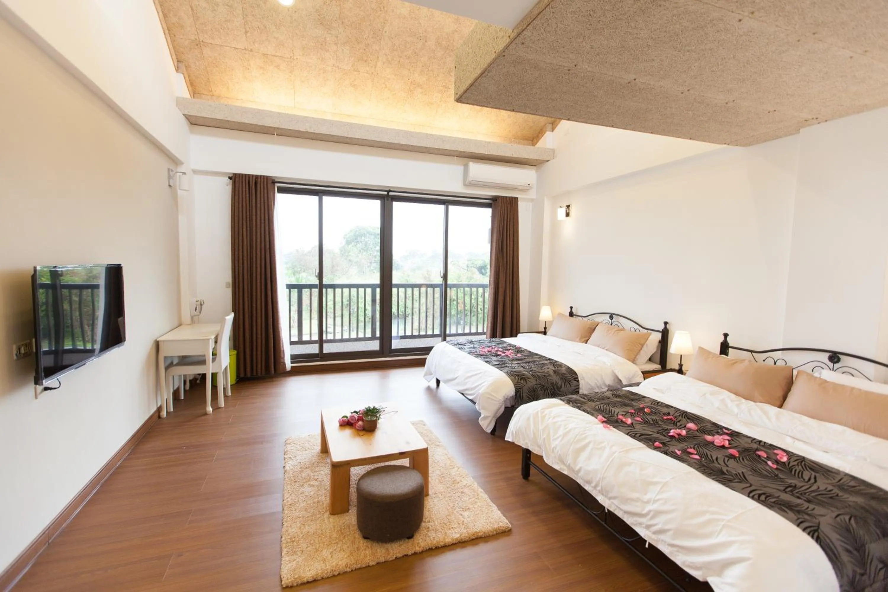 Bed in Summer Rocker Villa